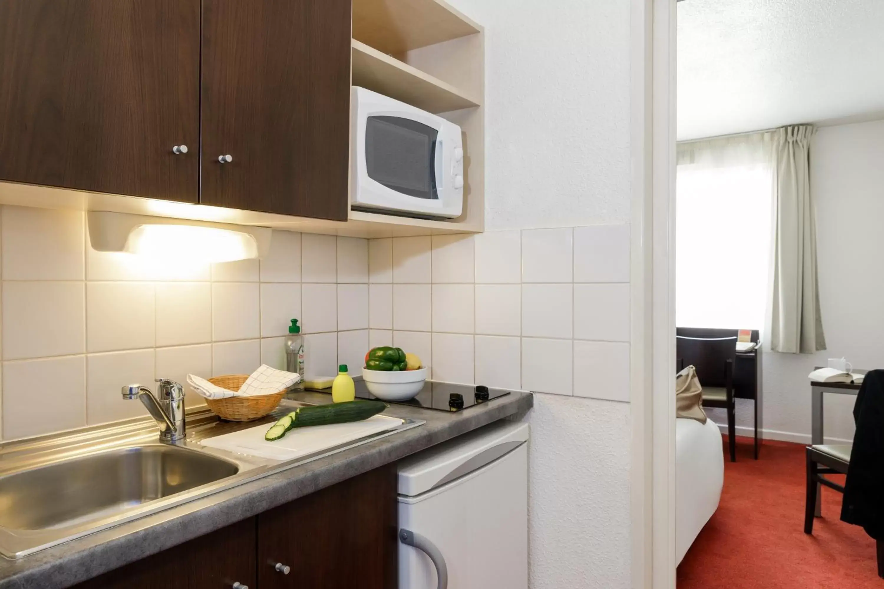 Kitchen or kitchenette in Aparthotel Adagio Access Lille Vauban