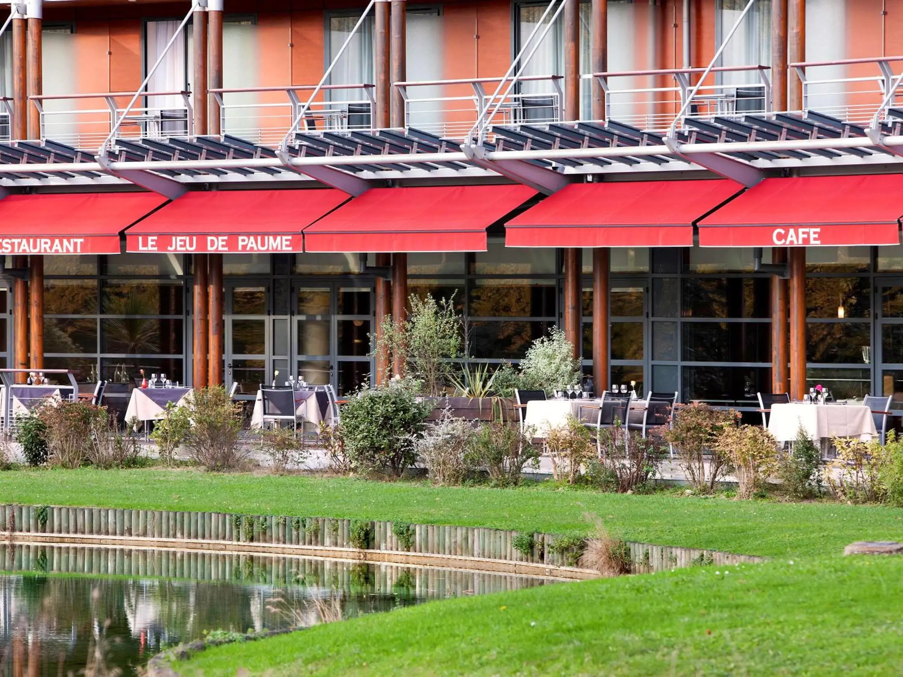 Restaurant/places to eat, Property Building in Hotel Parc Beaumont & Spa Pau - MGallery