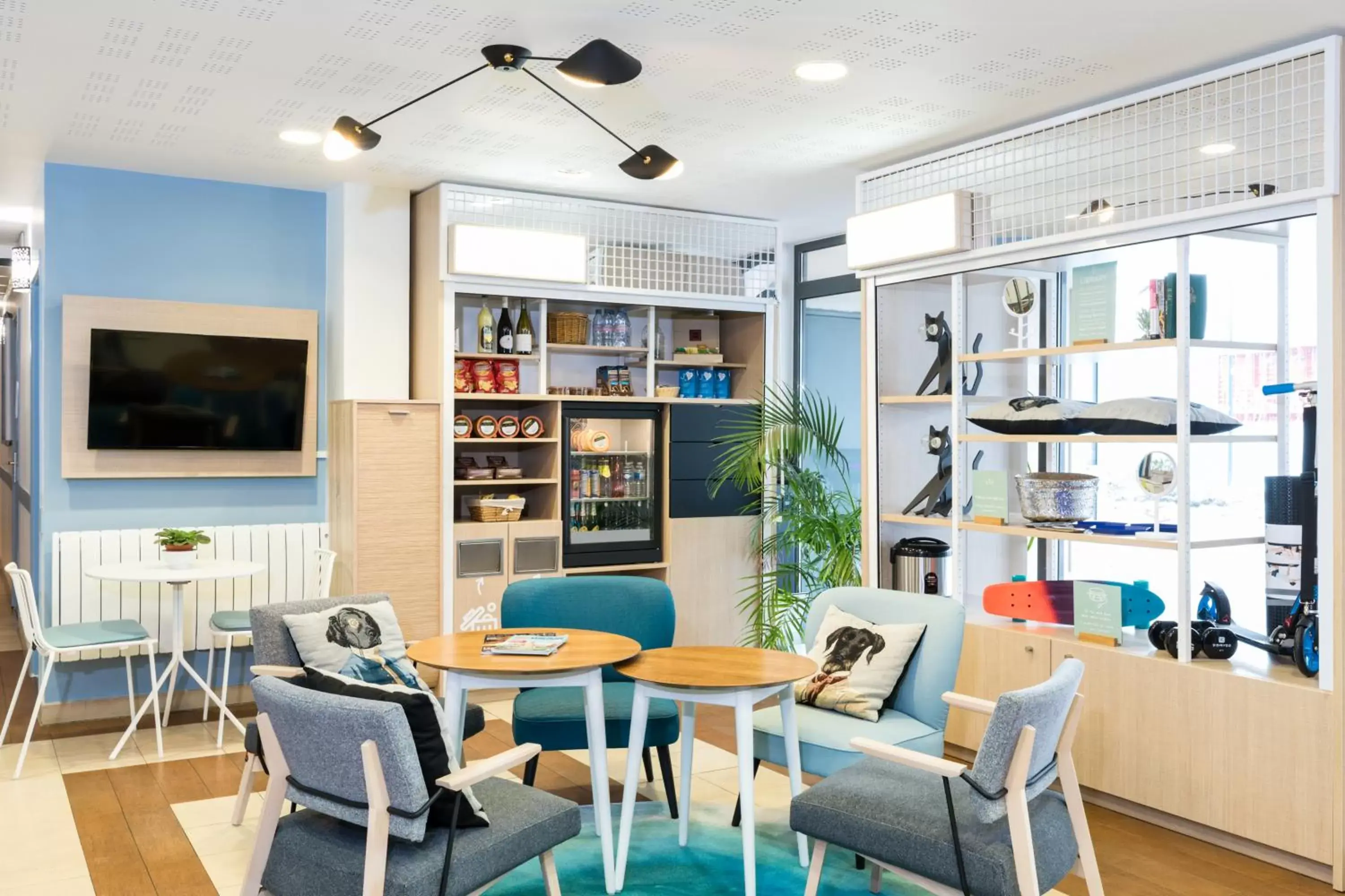 Communal lounge/ TV room in Aparthotel Adagio Access Paris Clamart