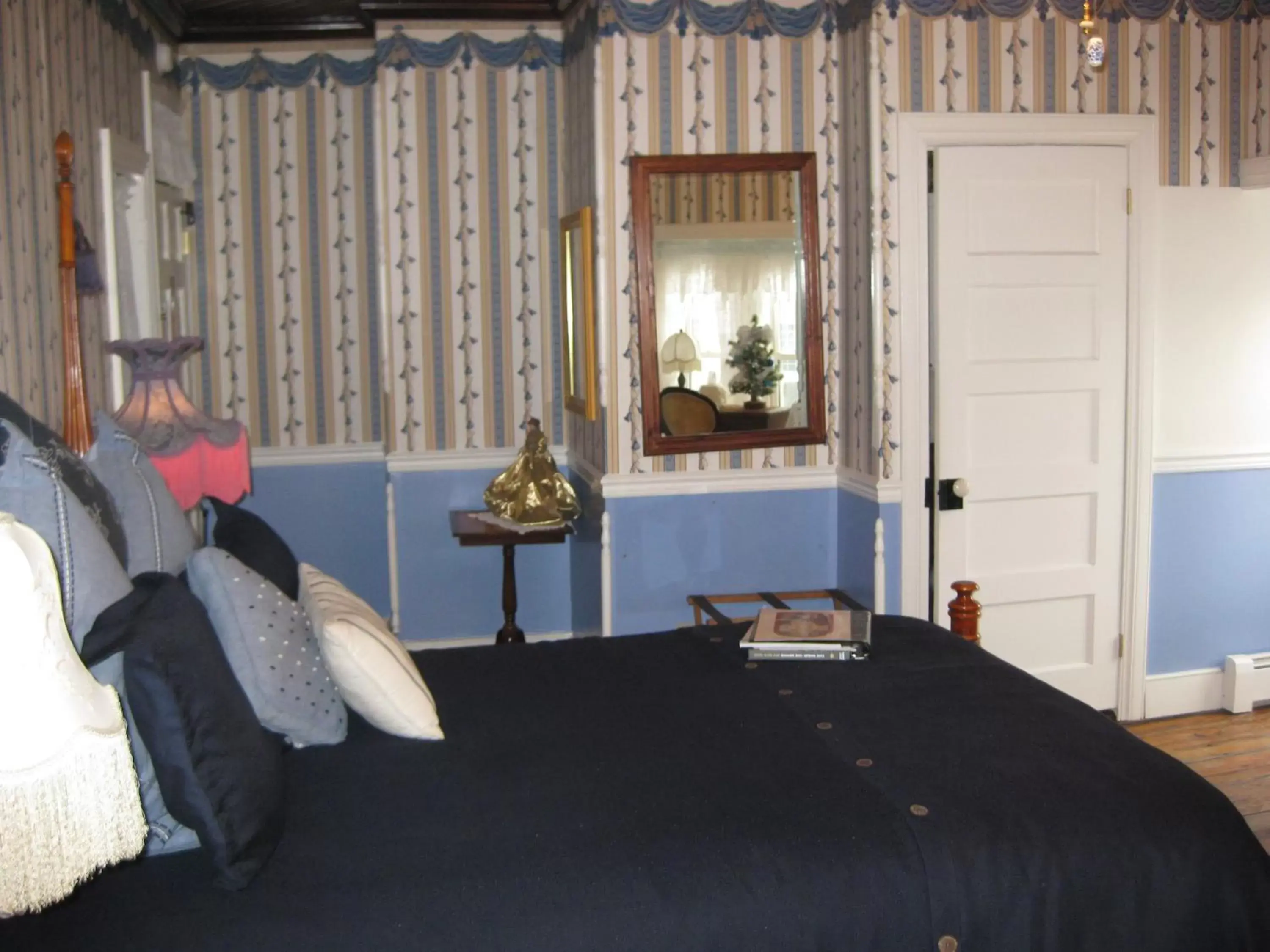 Bedroom in Angel of the Sea Bed and Breakfast