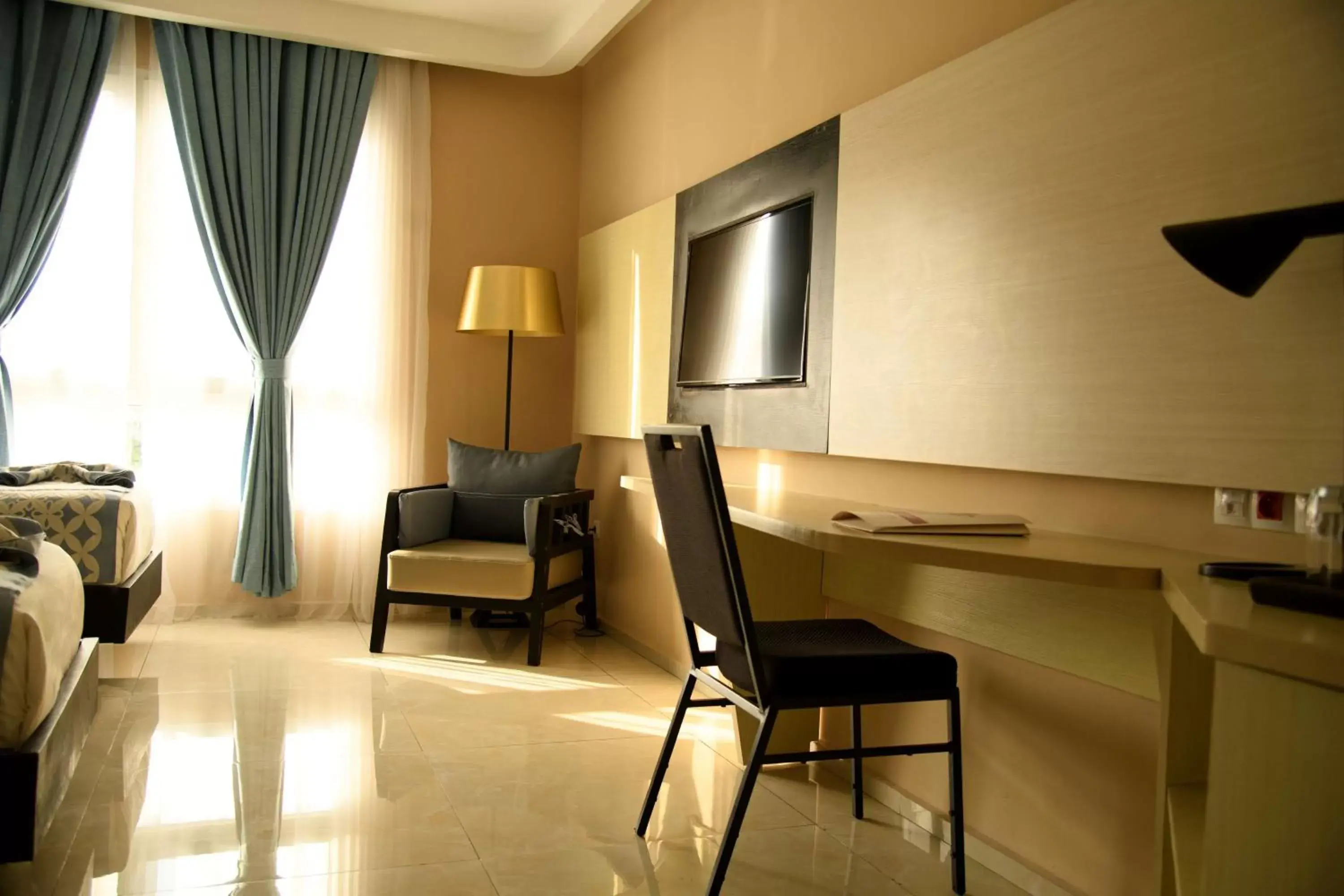 Bedroom, TV/Entertainment Center in Best Western Plus Soaho Douala Airport