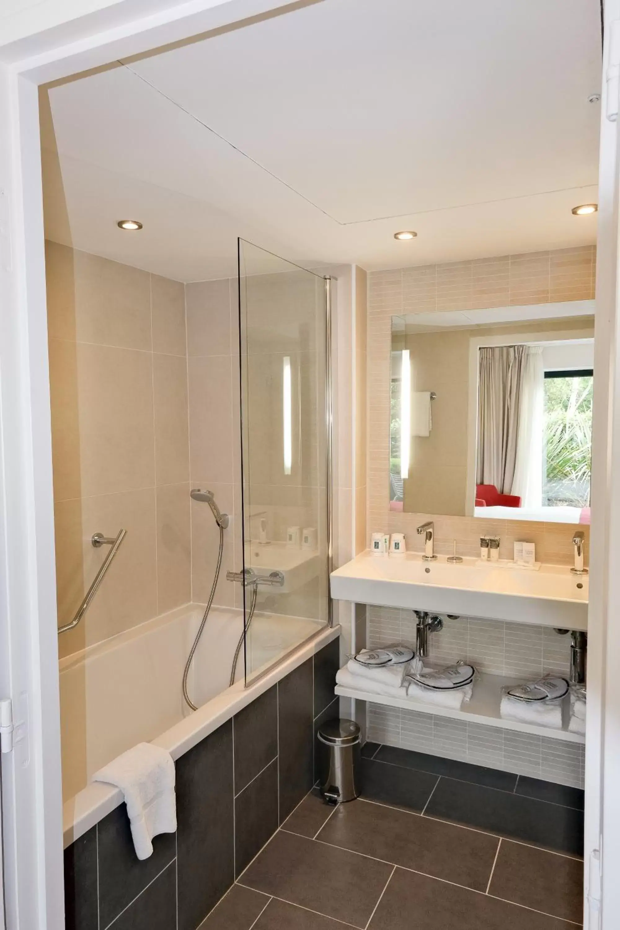 Bathroom in Thalazur Cabourg - Hôtel & Spa