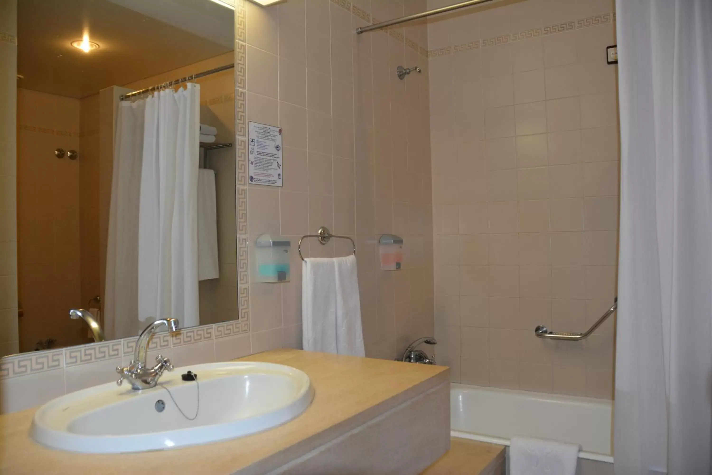 Bathroom in Hotel Jardim Atlantico
