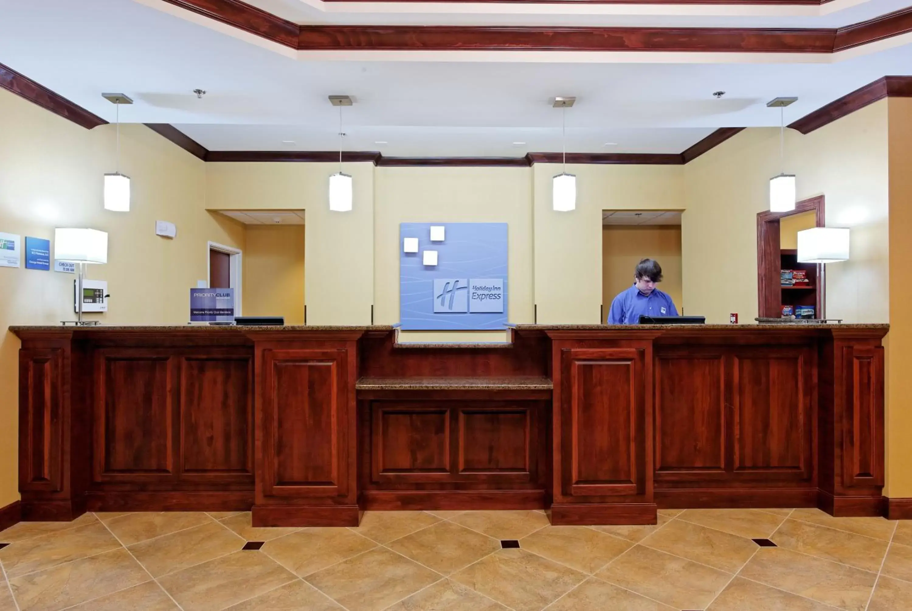 Property building, Lobby/Reception in Holiday Inn Express Florence Northeast, an IHG Hotel