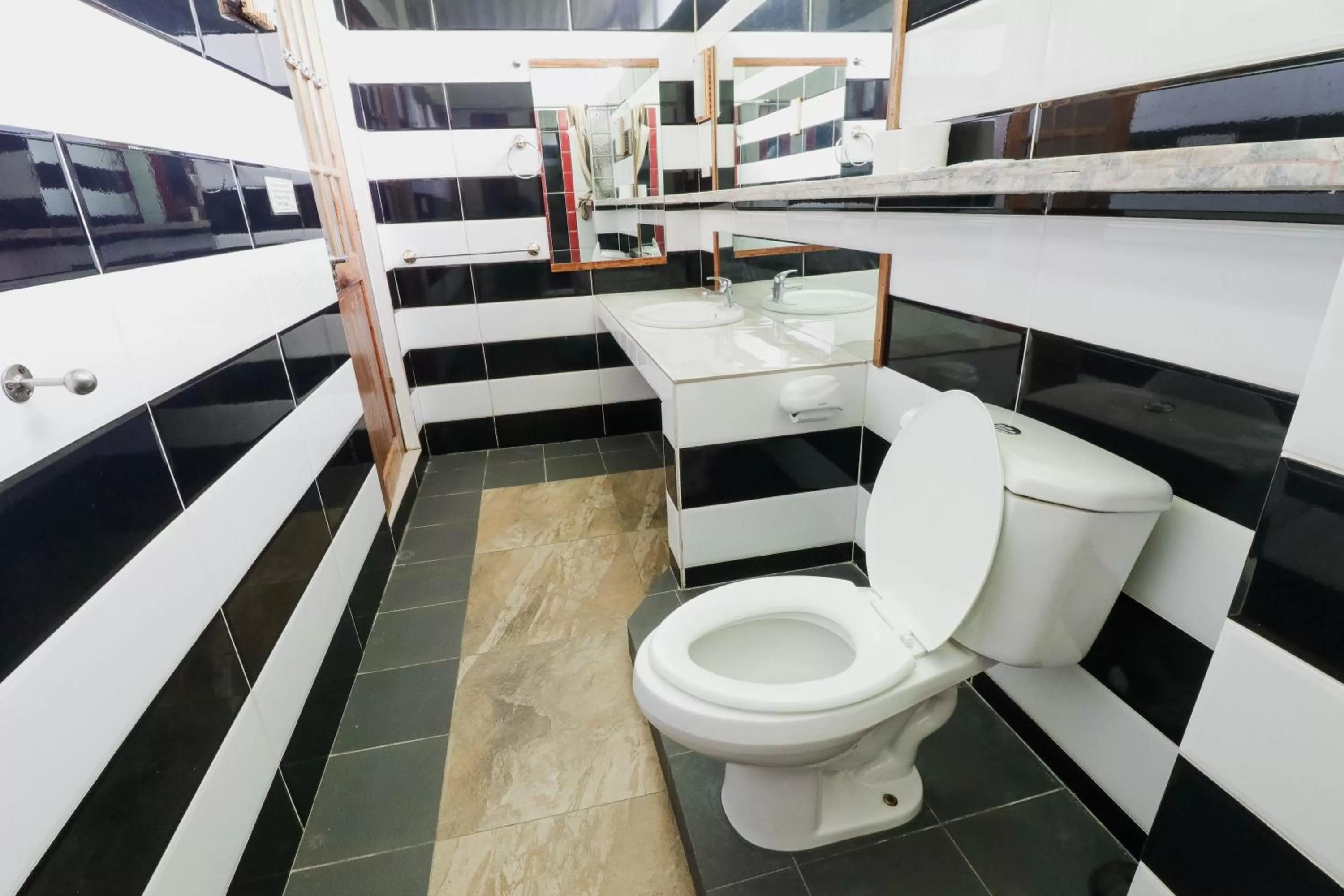 Toilet in Kokosnuss Garden Resort