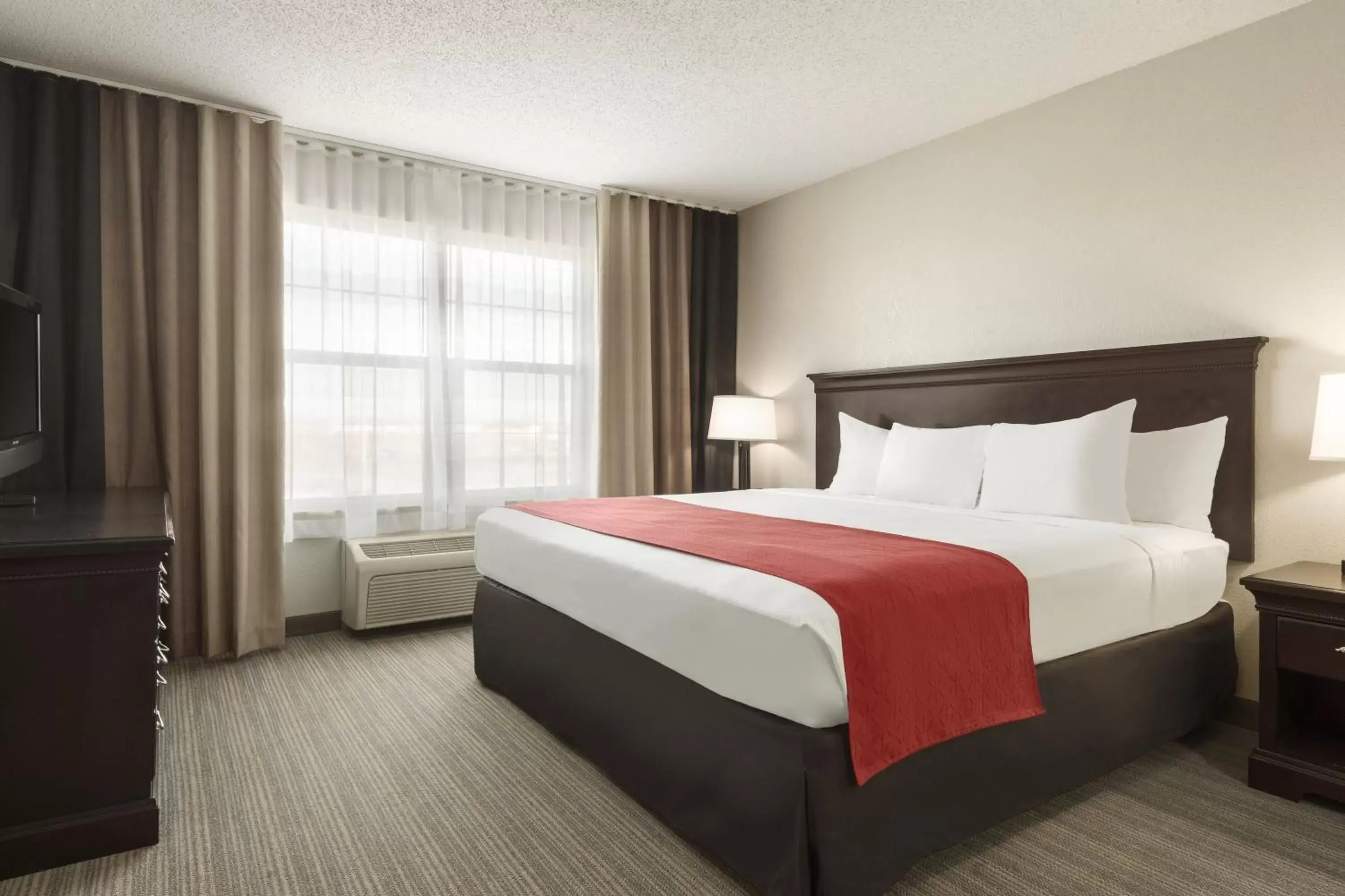 Photo of the whole room, Bed in Country Inn & Suites by Radisson, Kansas City at Village West, KS