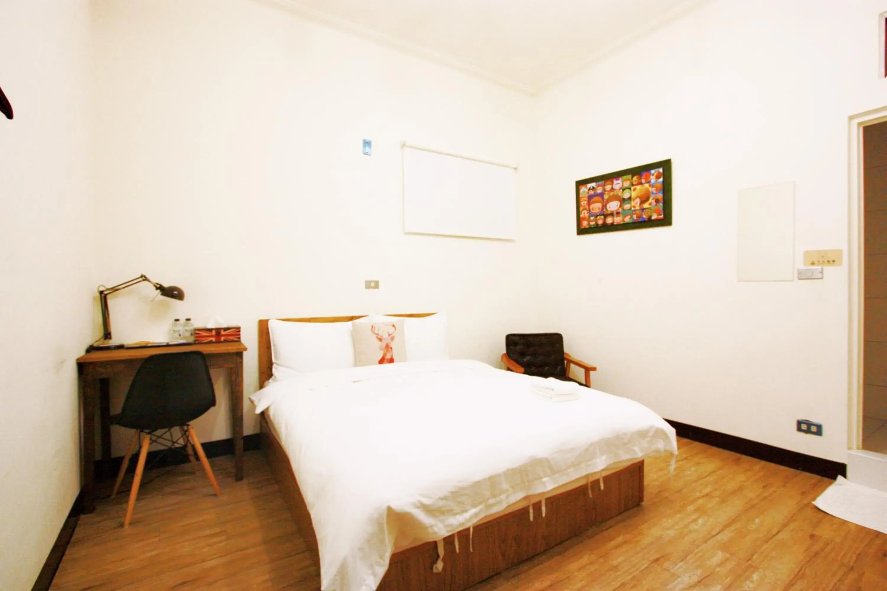 Photo of the whole room, Bed in OC Hostel