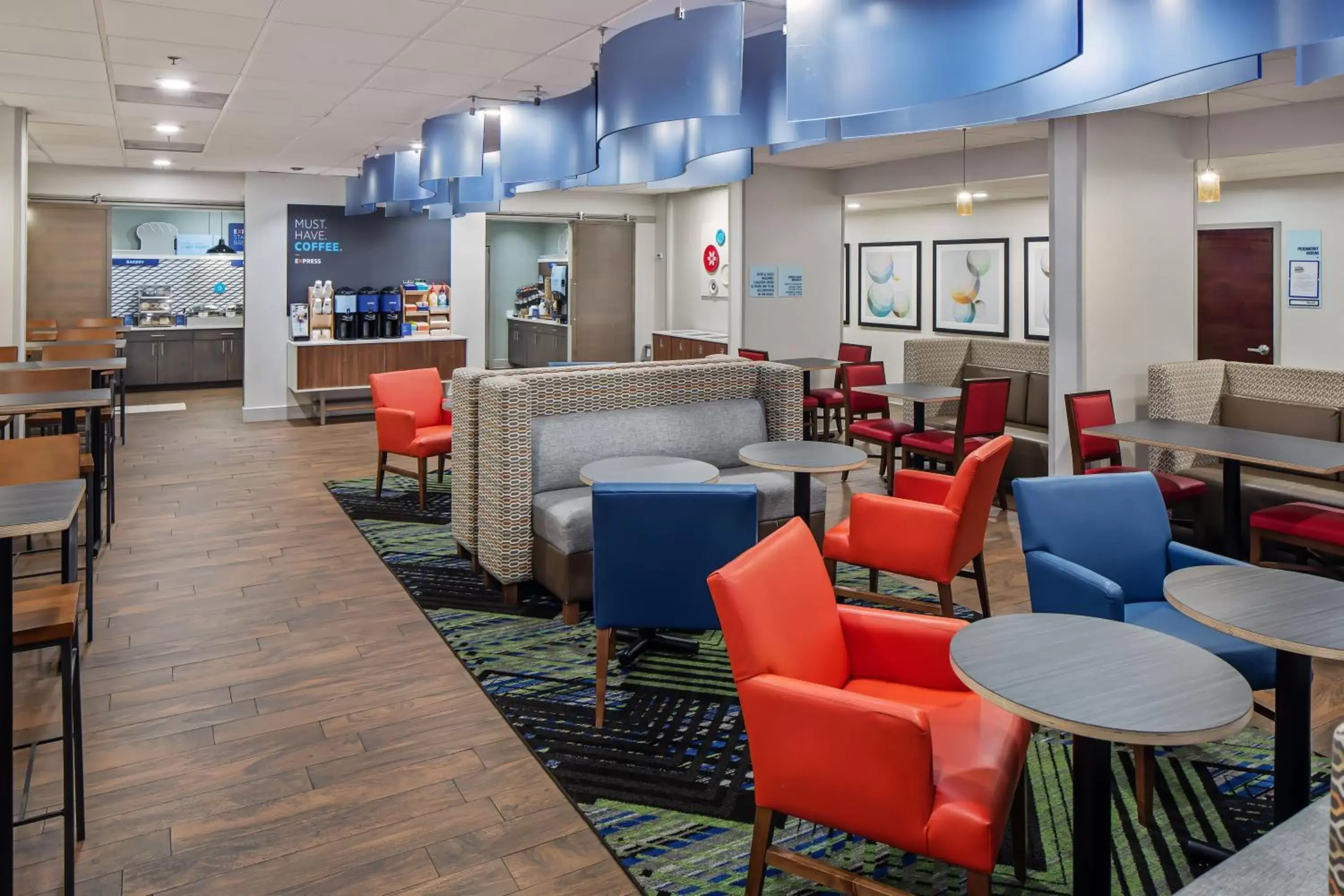 Restaurant/places to eat, Lounge/Bar in Holiday Inn Express Atlanta Airport-College Park, an IHG Hotel
