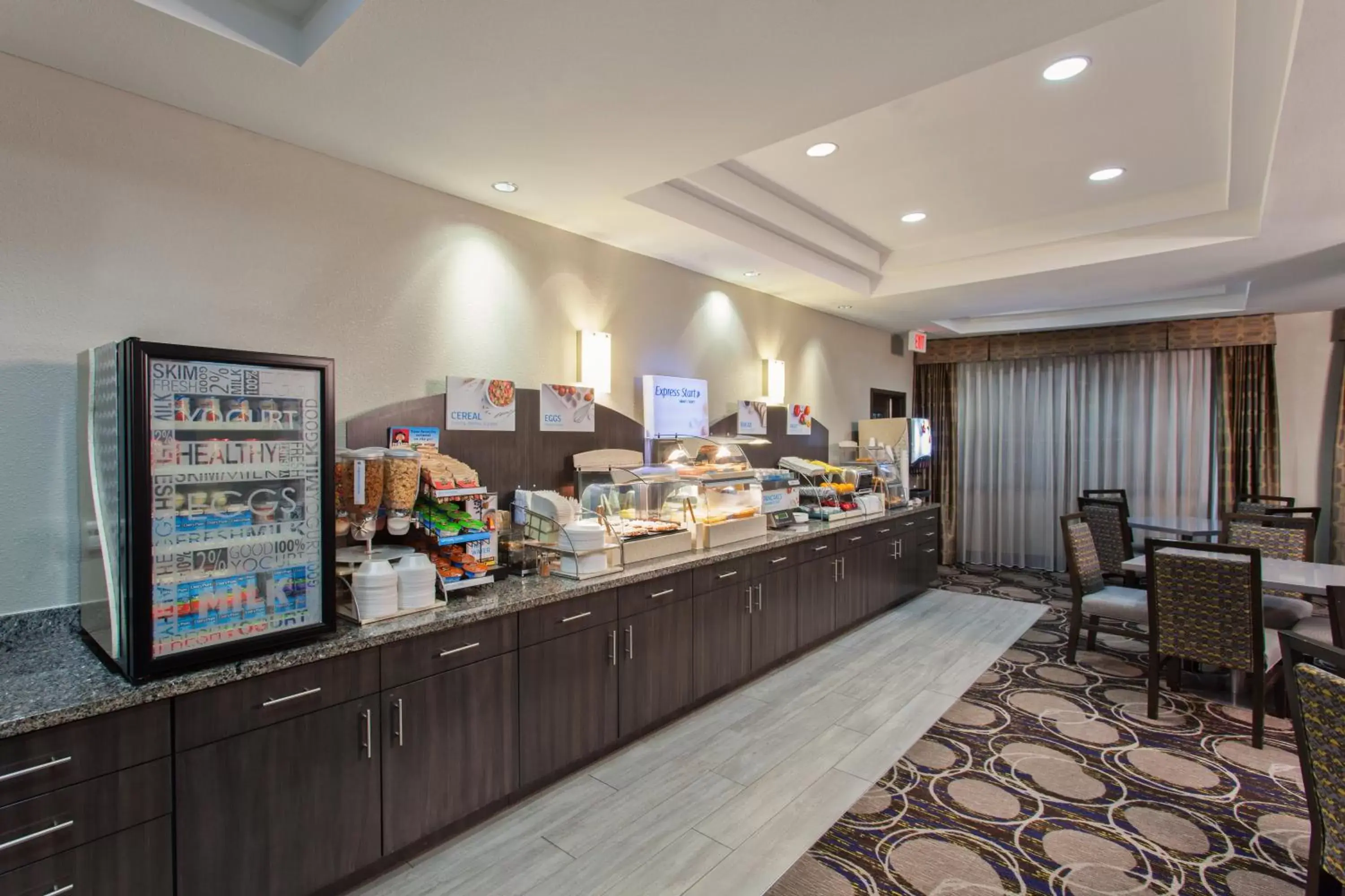Breakfast in Holiday Inn Express & Suites Wharton by IHG Breakfast in Holiday Inn Express & Suites Wharton by IHG
