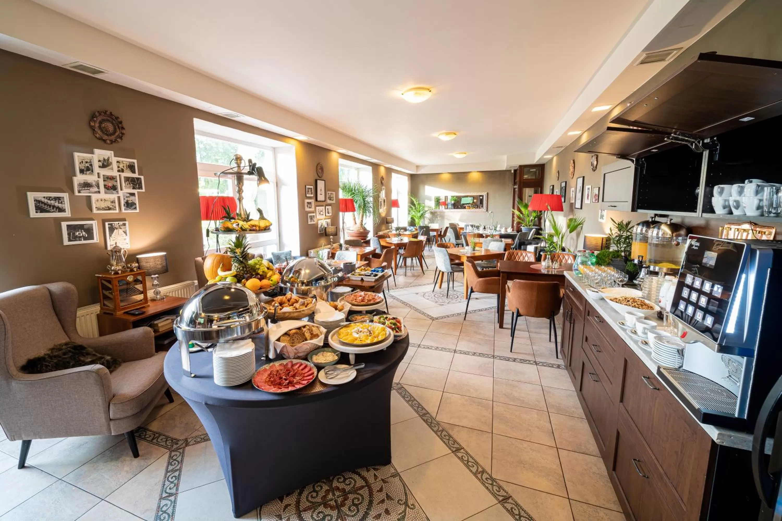 Restaurant/places to eat in Hotel Tivoli