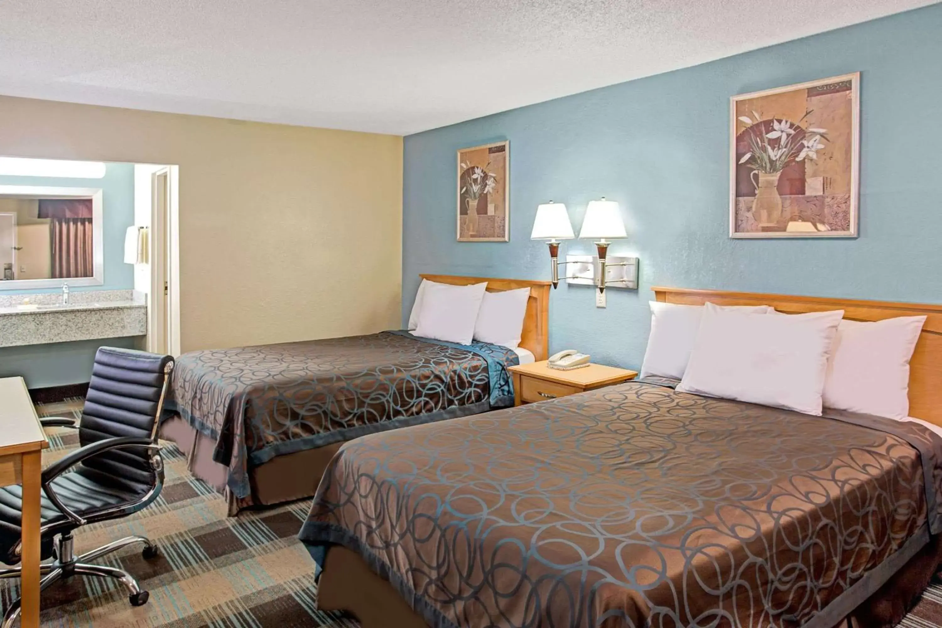 Photo of the whole room, Bed in Days Inn by Wyndham Ladson Summerville Charleston