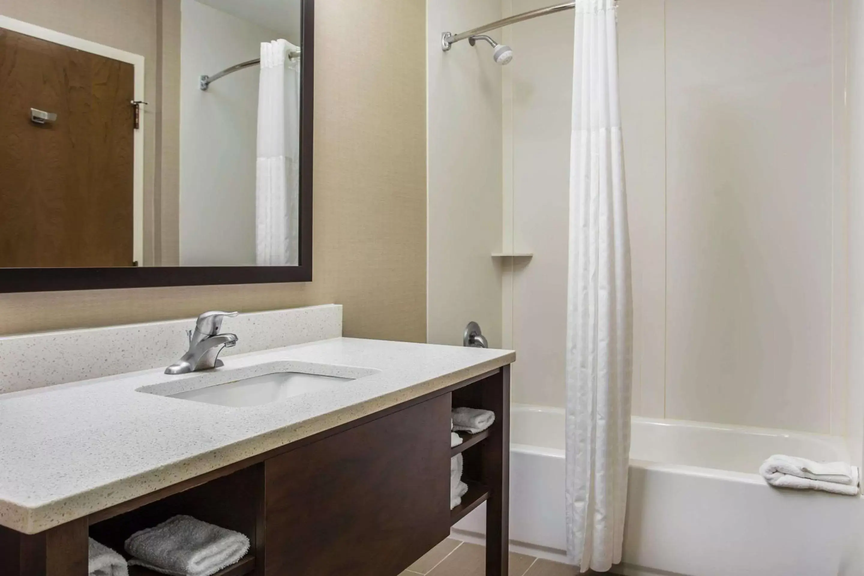 Bathroom in Comfort Suites at Isle of Palms Connector
