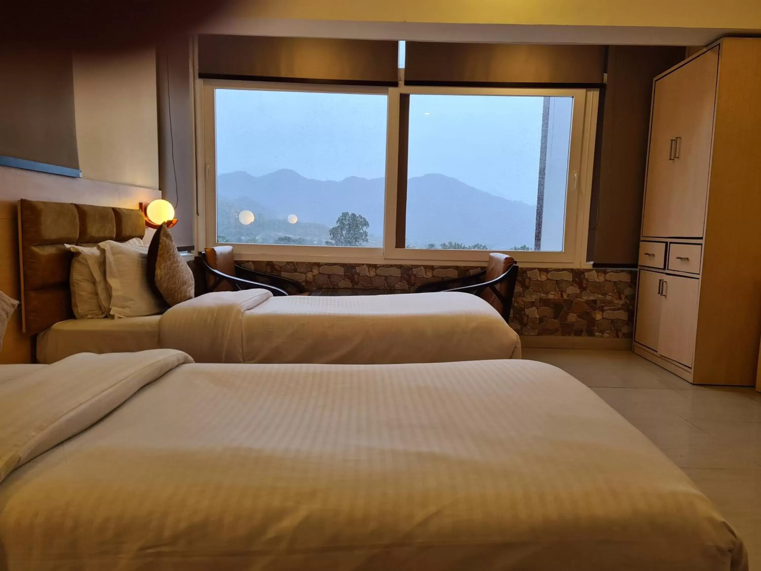 Bedroom, Bed in Hotel Rajpur Heights