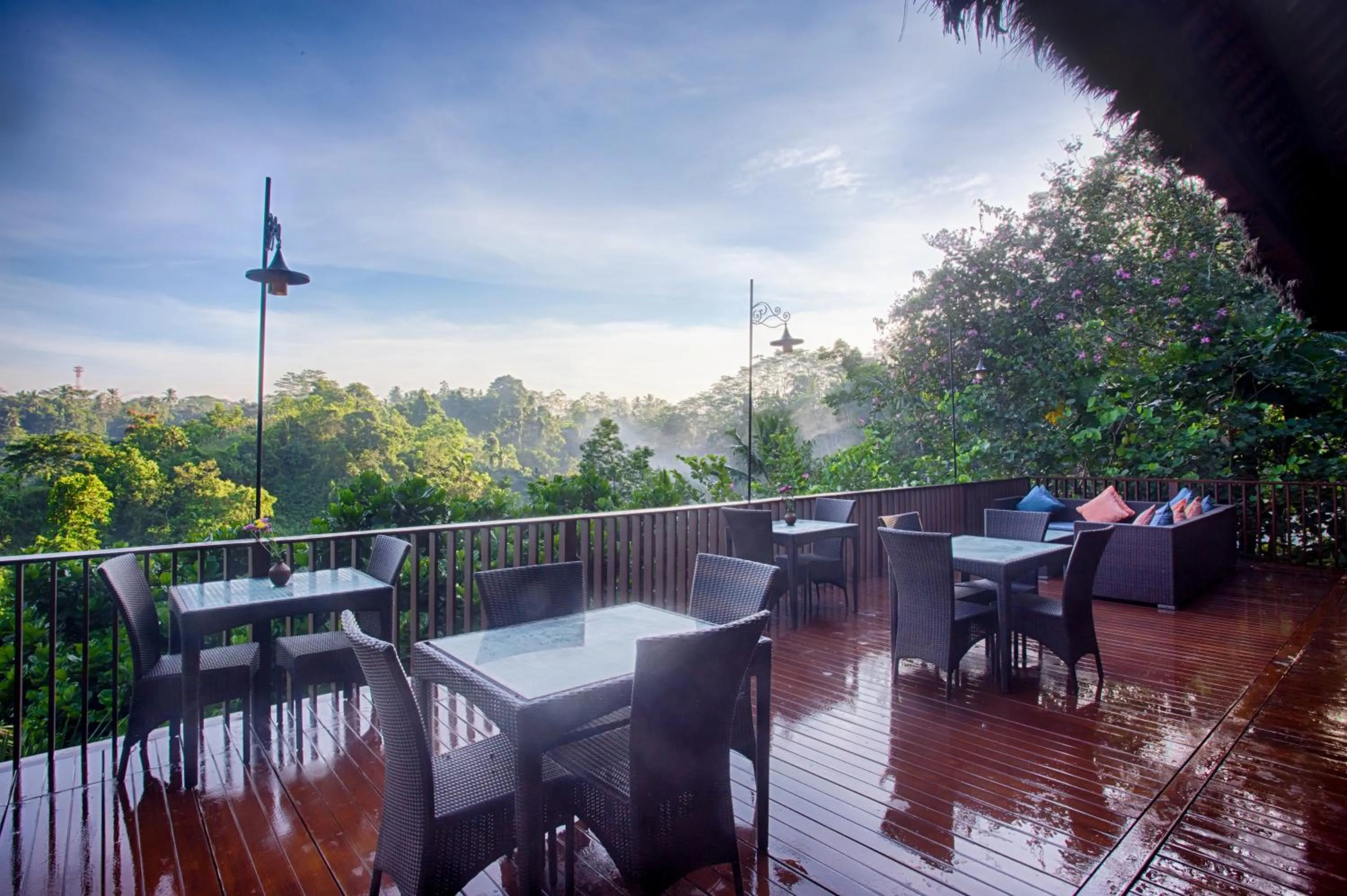 Restaurant/Places to Eat in Anahata Villas and Spa Resort