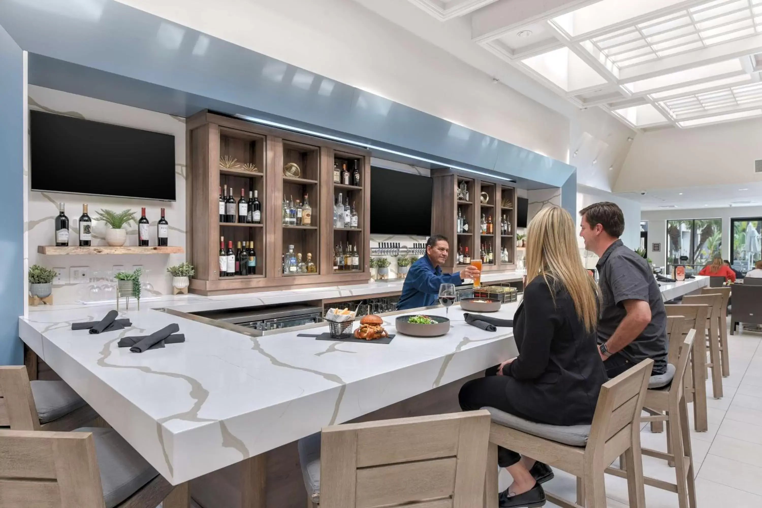 Lounge or bar, Restaurant/Places to Eat in Hilton Irvine/Orange County Airport