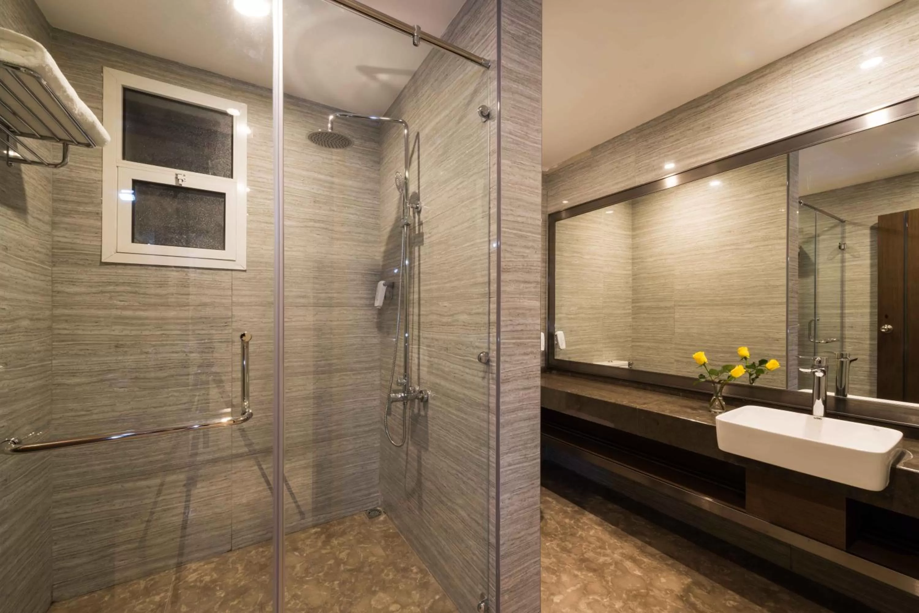 Shower in Aber Al Sahafa