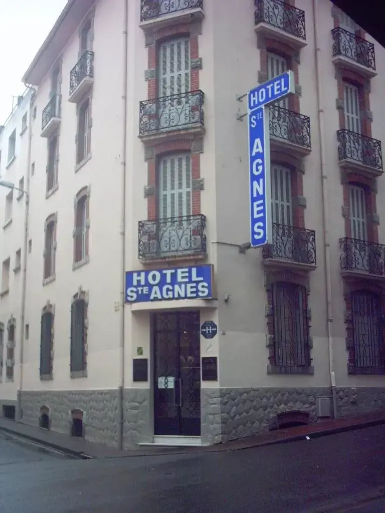 Facade/entrance, Property Building in Hôtel Sainte Agnès