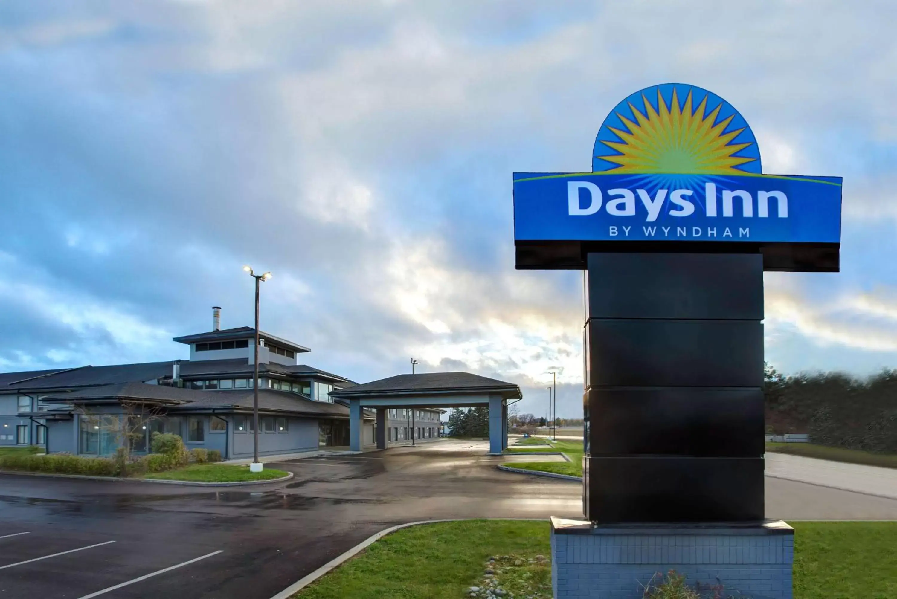 Property Building in Days Inn by Wyndham Barrie