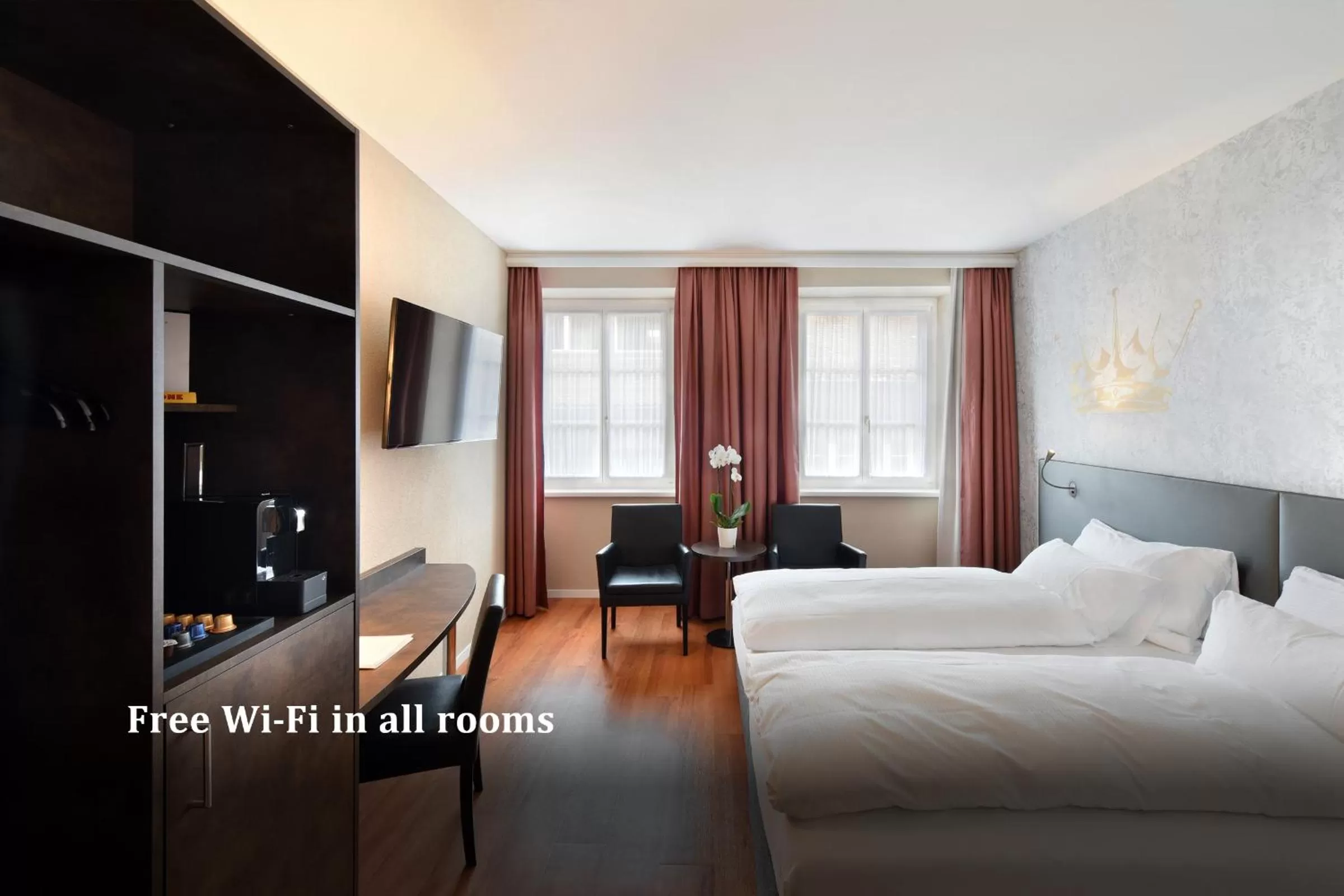 Photo of the whole room, Bed in Altstadt Hotel Krone Luzern