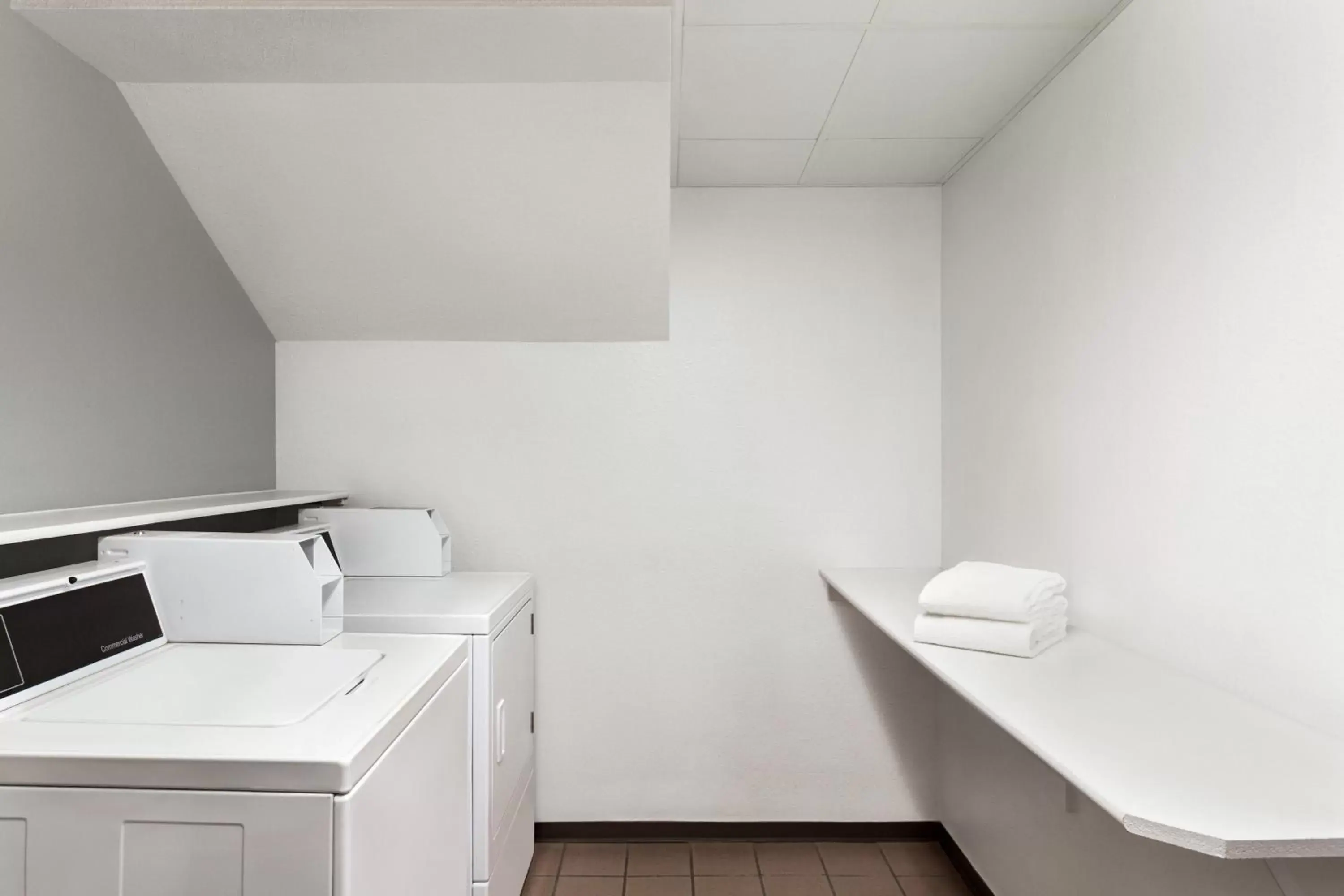 washing machine, Kitchen/Kitchenette in AmericInn by Wyndham Sauk Centre