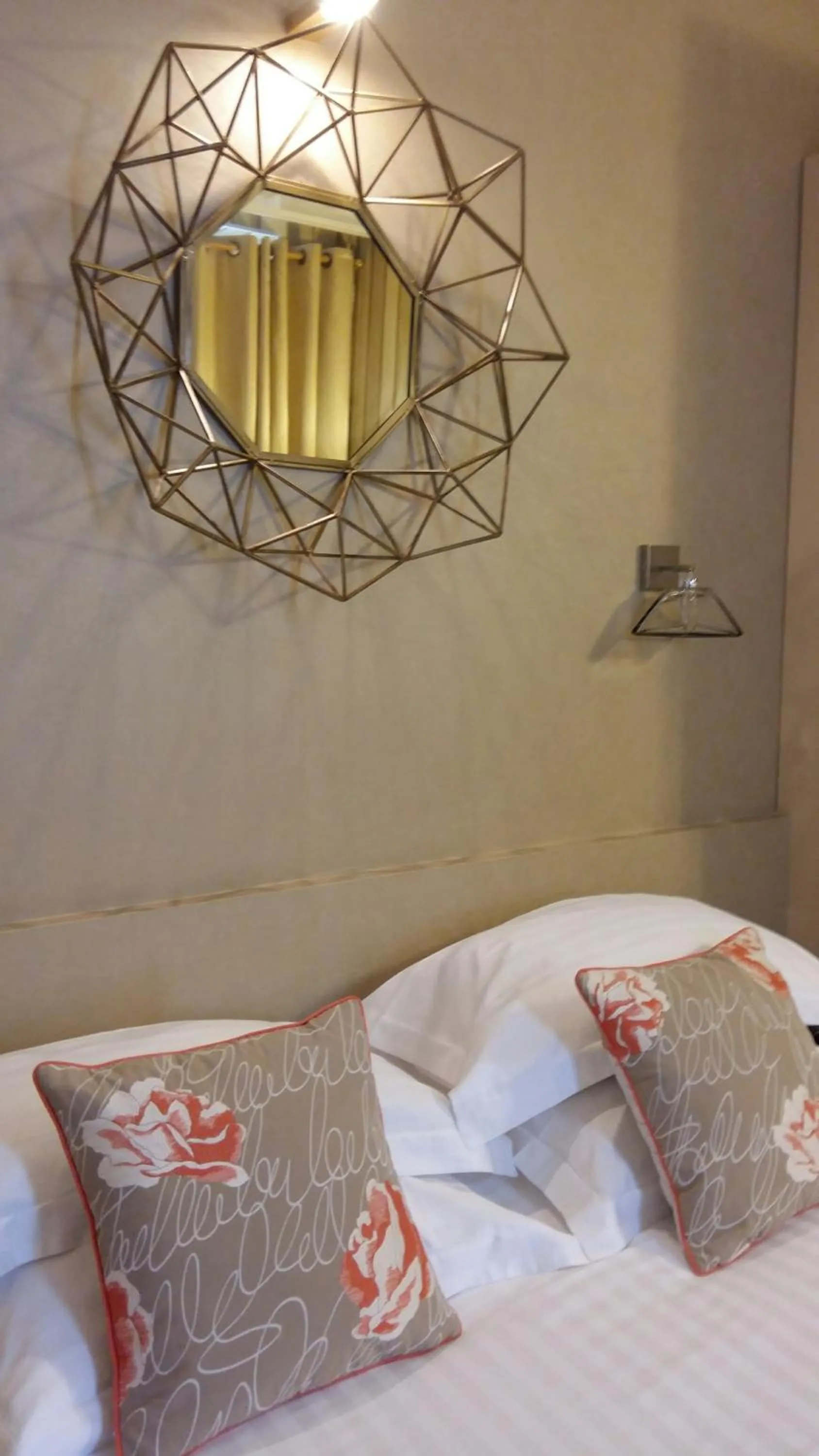 Bed in Hotel Best Western Anjou Lafayette