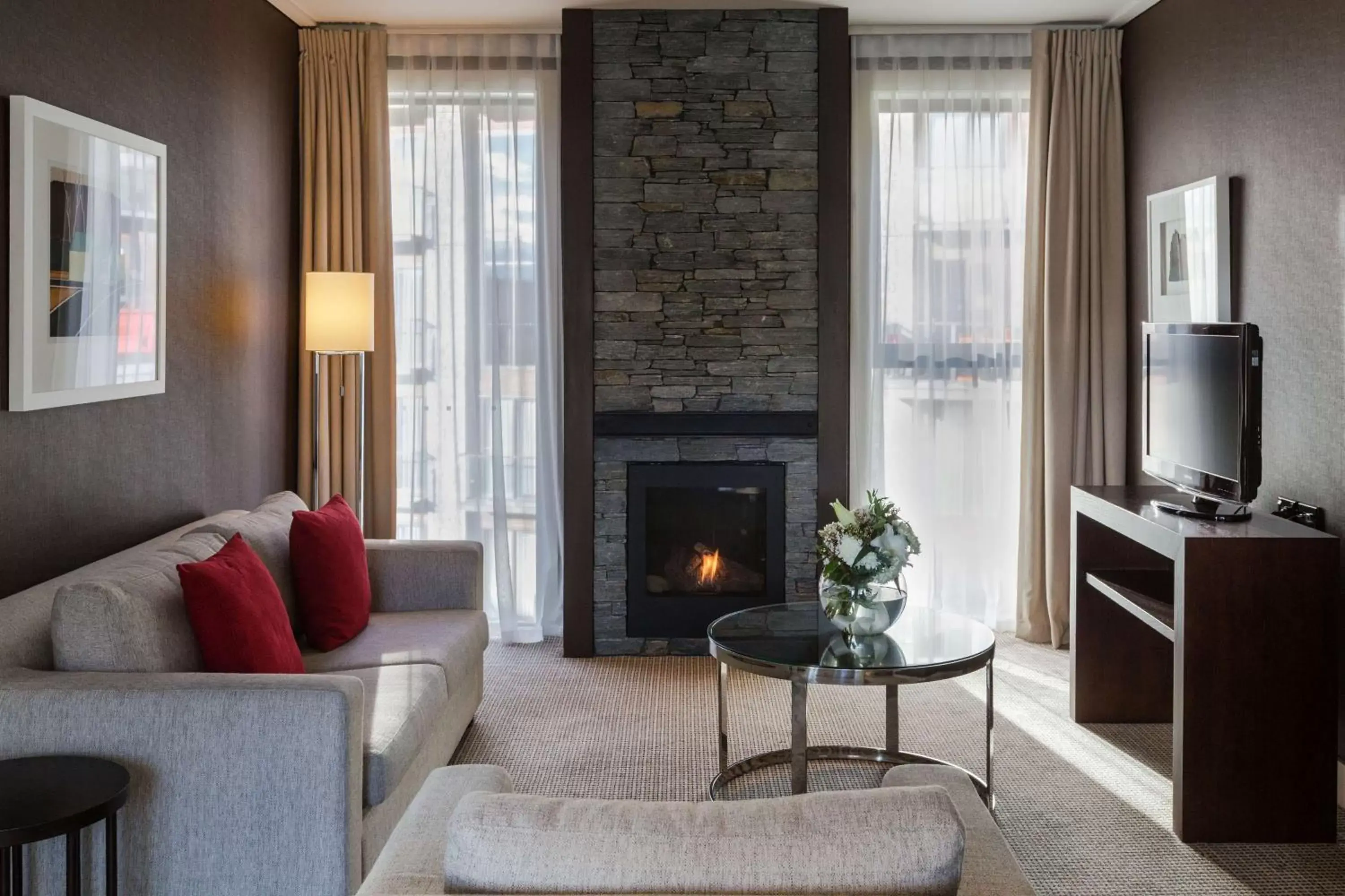 Bedroom, Seating Area in Hilton Queenstown Resort & Spa