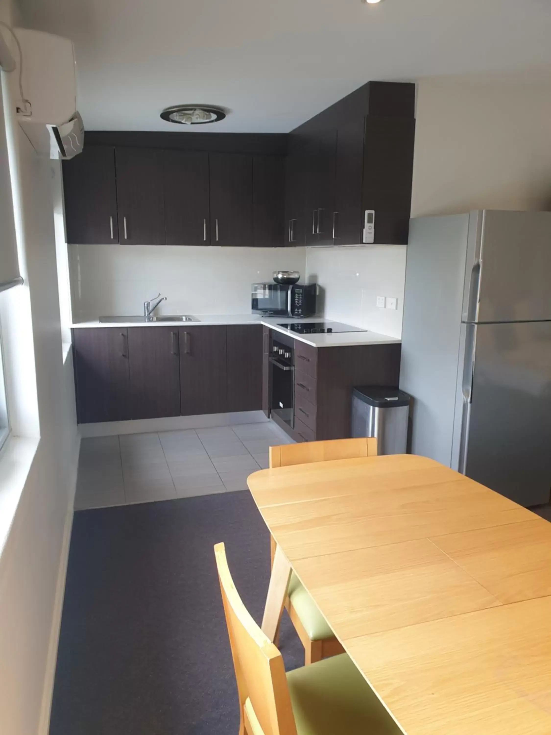 Kitchen or kitchenette, Kitchen/Kitchenette in Carlton Suites