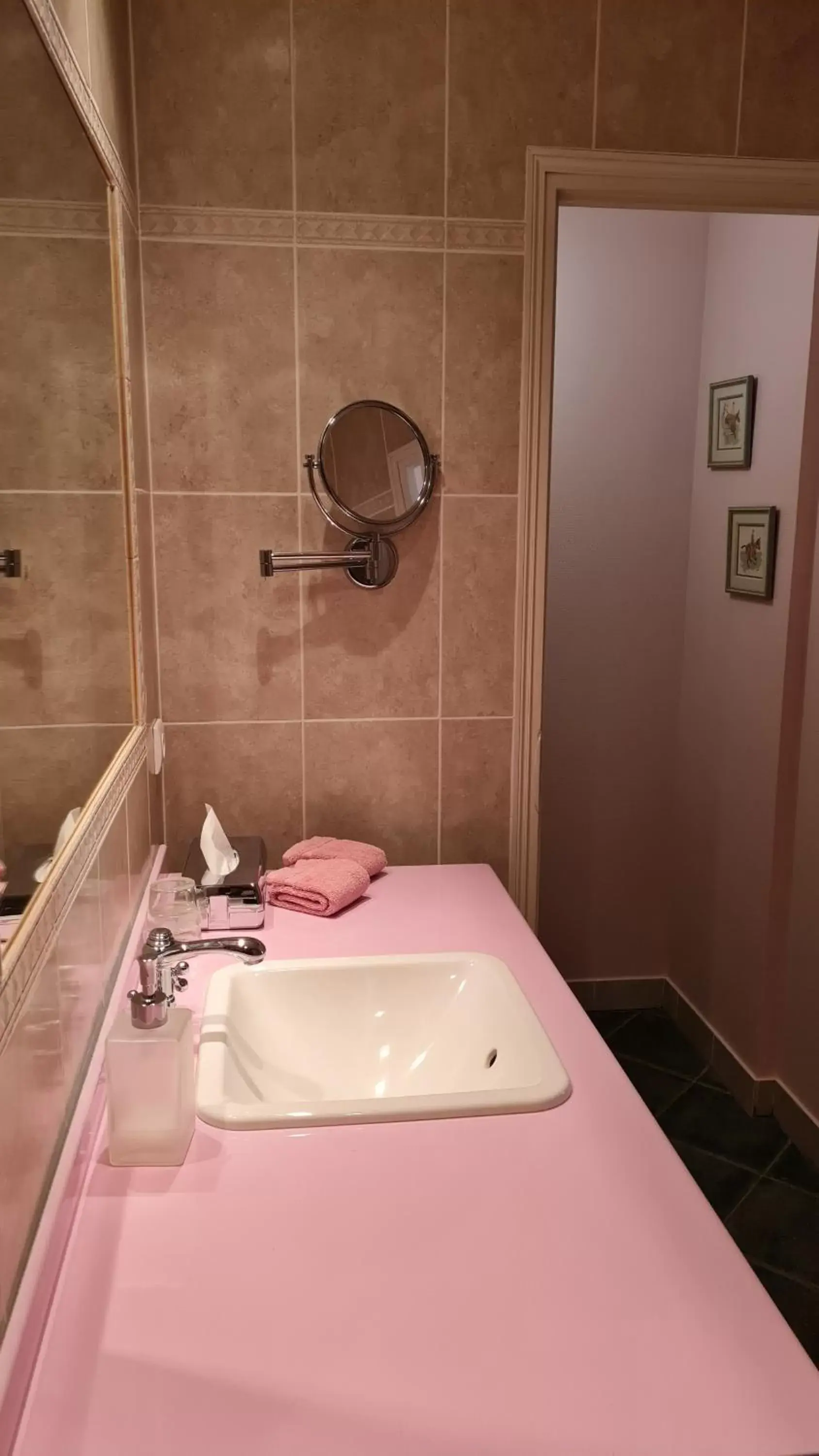 Deluxe Double Room with Shower in Le Plessis BBB Deluxe Double Room with Shower in Le Plessis BBB