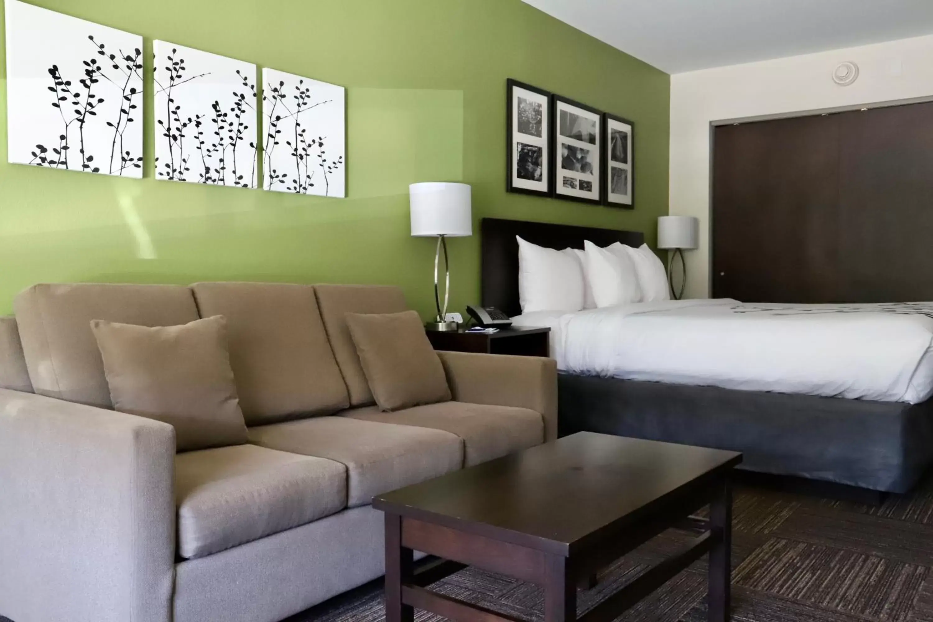 Bed in Sleep Inn & Suites Belmont - St. Clairsville Bed in Sleep Inn & Suites Belmont - St. Clairsville