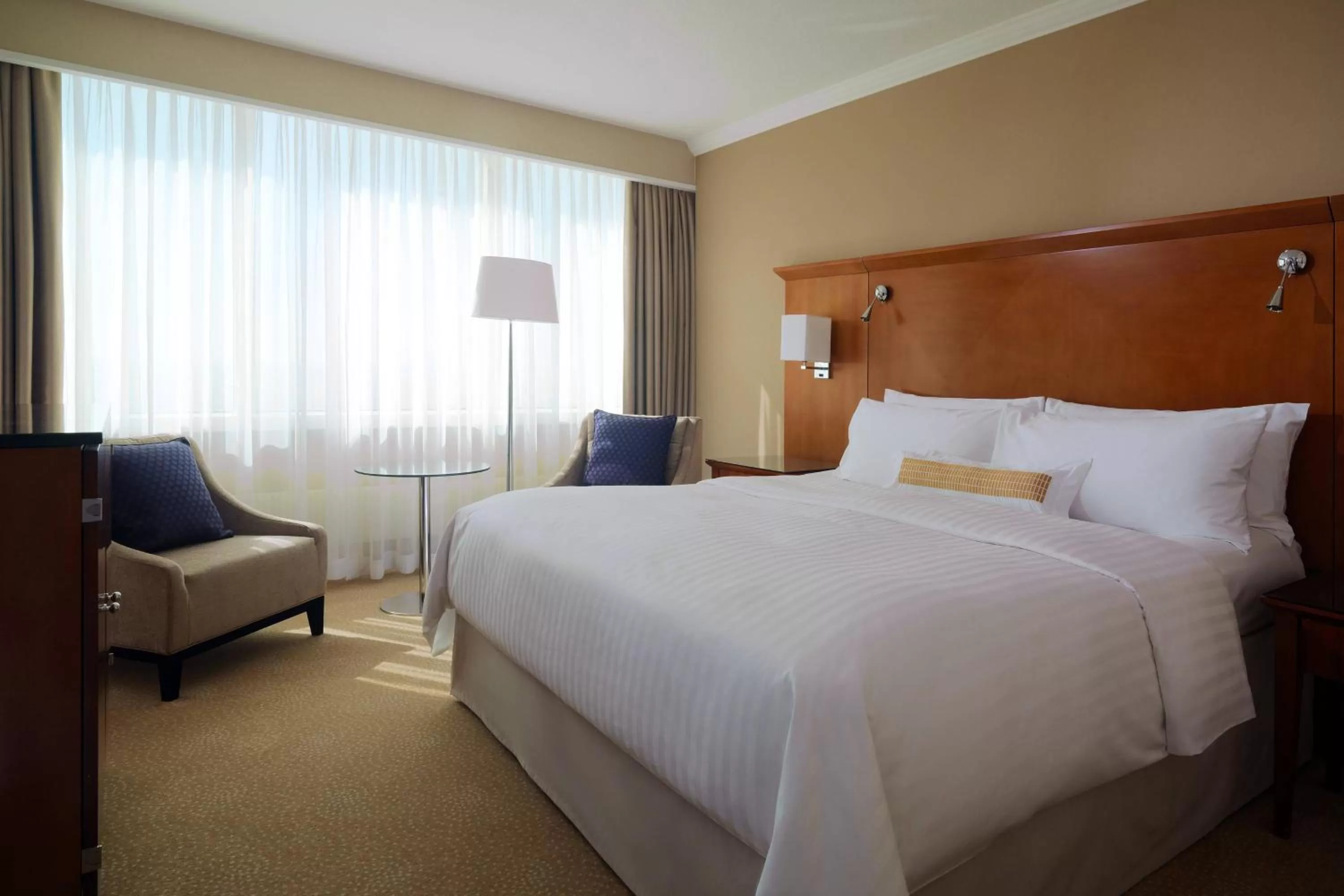 Bedroom, Bed in Warsaw Marriott Hotel
