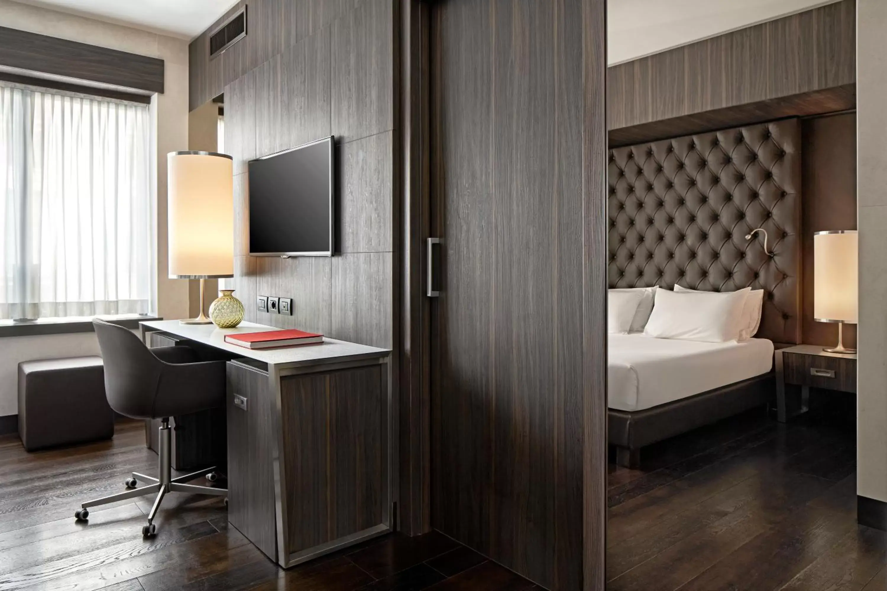 TV and multimedia, Bed in Hyatt Centric Milan Centrale