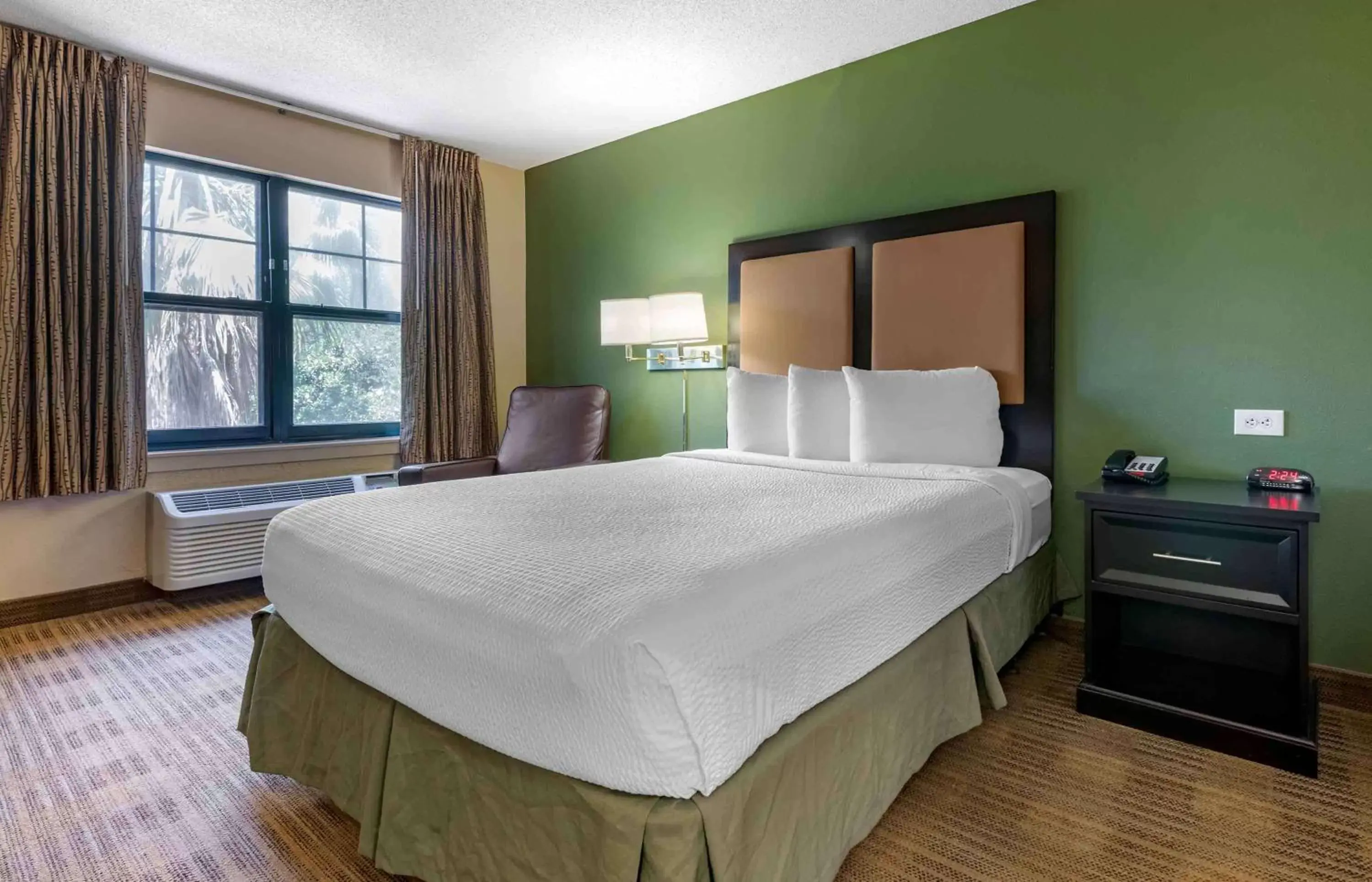 Bedroom, Bed in Extended Stay America Suites - Jacksonville - Riverwalk - Convention Center