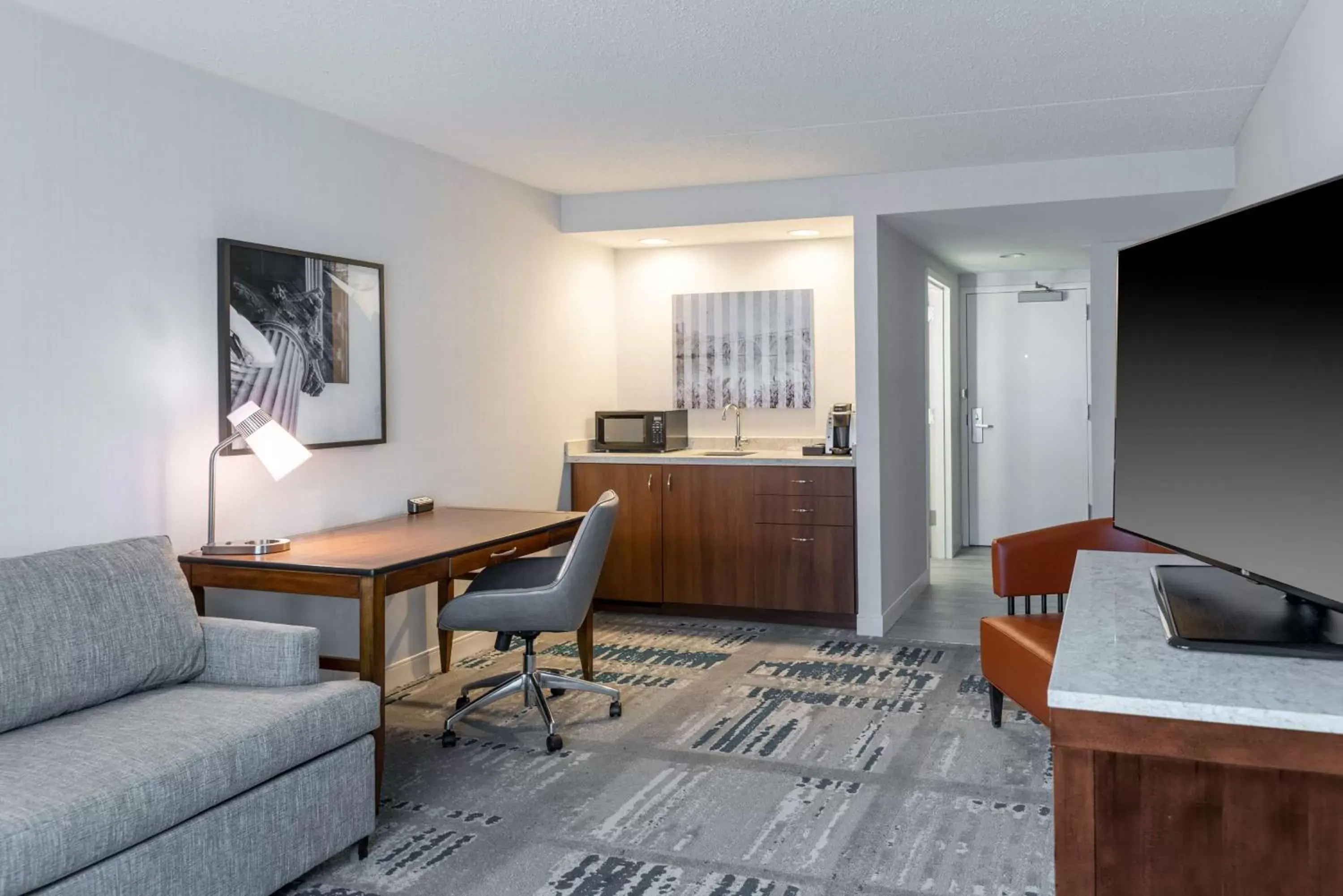 Bedroom, Seating Area in Hilton Garden Inn Arlington/Courthouse Plaza