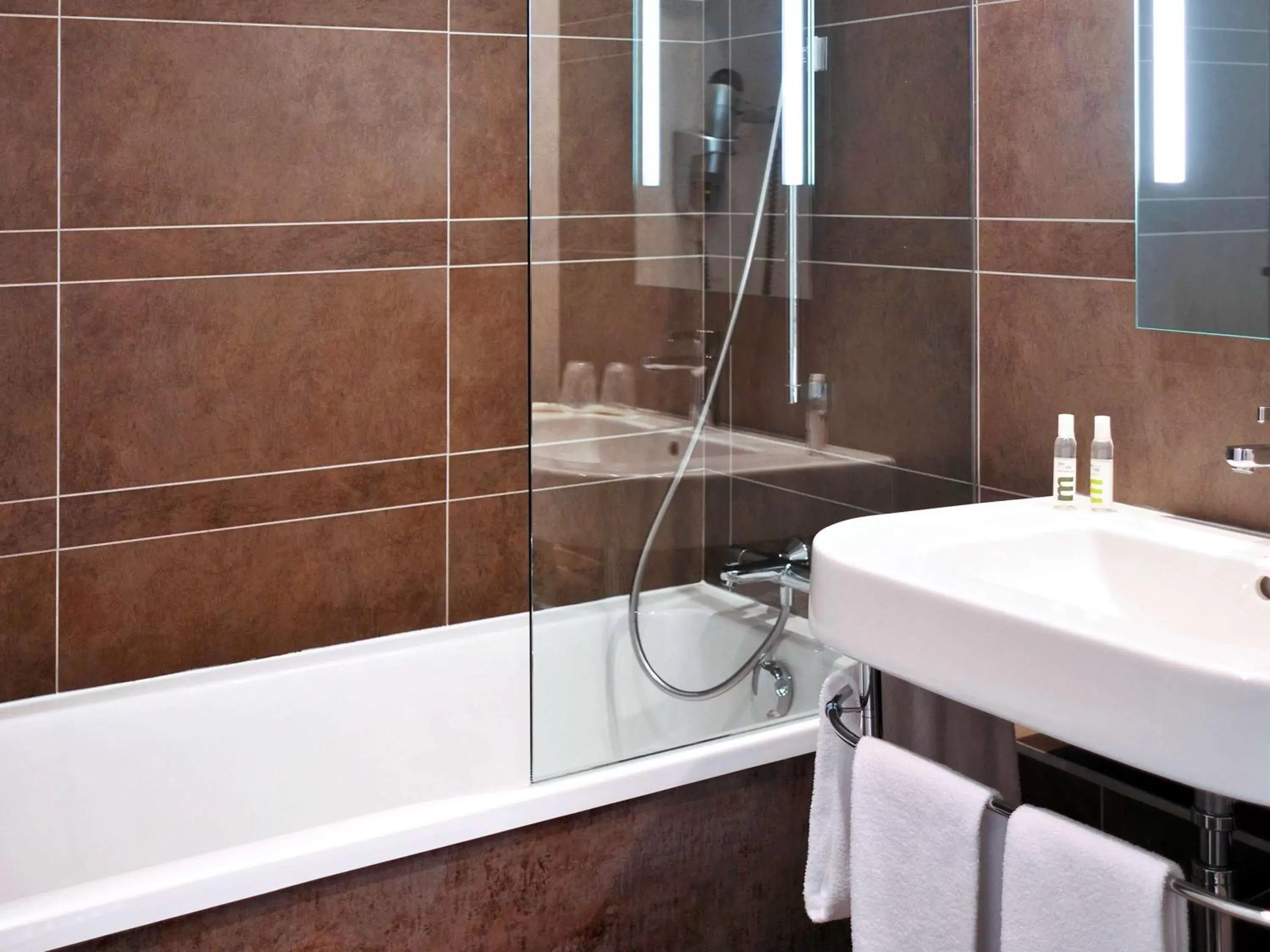 Bathroom in Mercure Bourg En Bresse