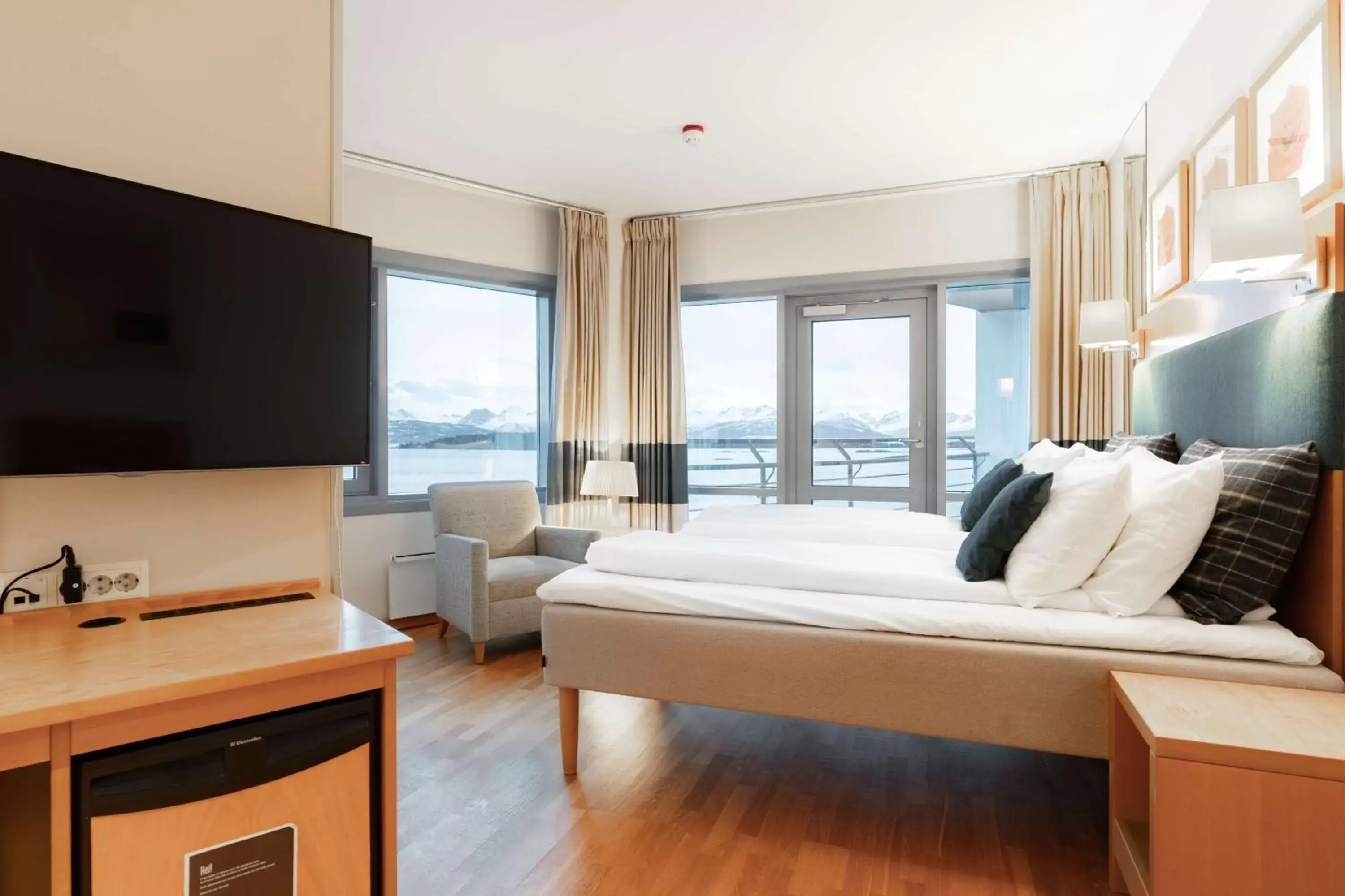 Bedroom, TV/Entertainment Center in Scandic Seilet Hotel