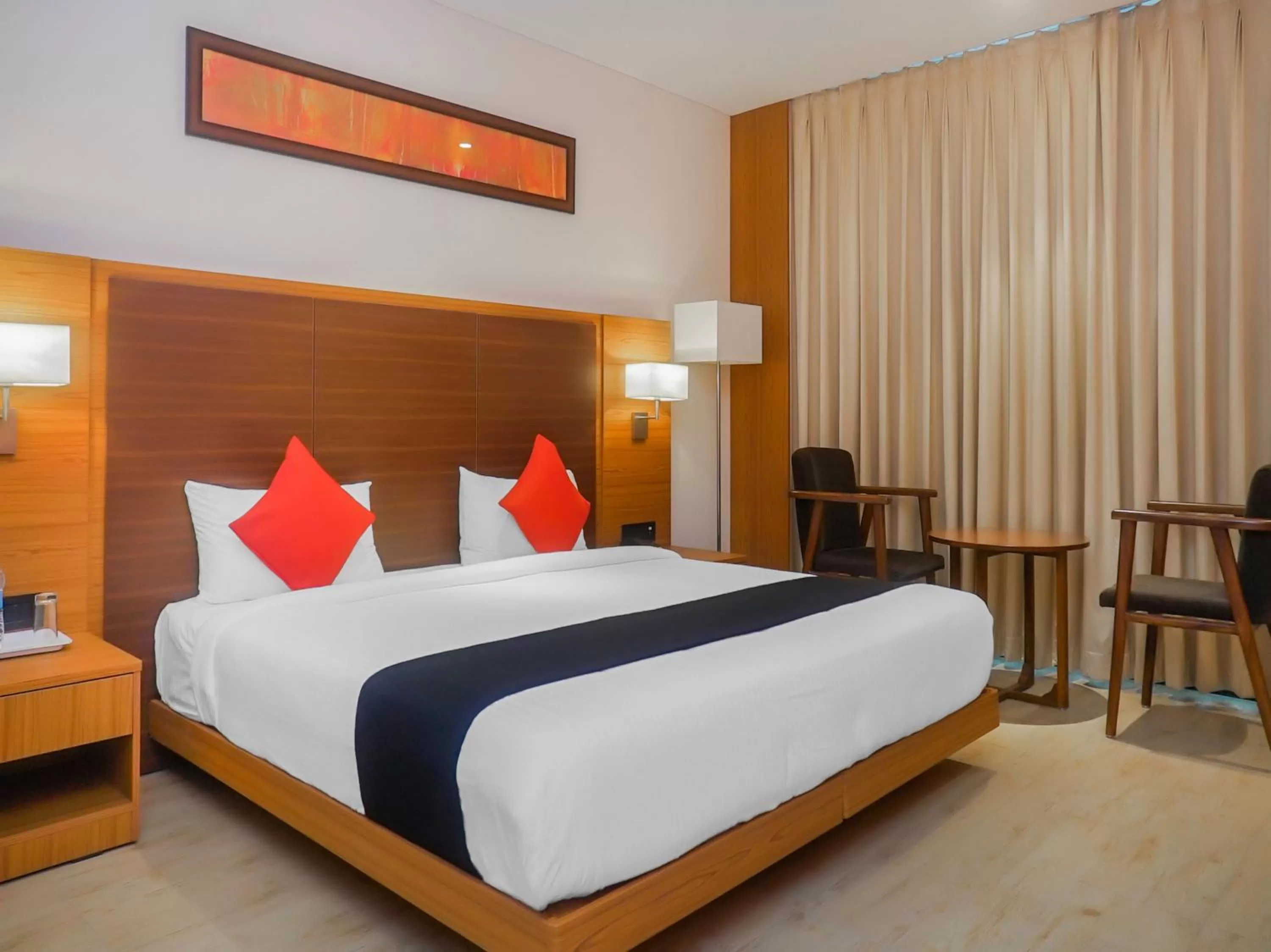 Bedroom, Bed in Grand Tamanna Hotel