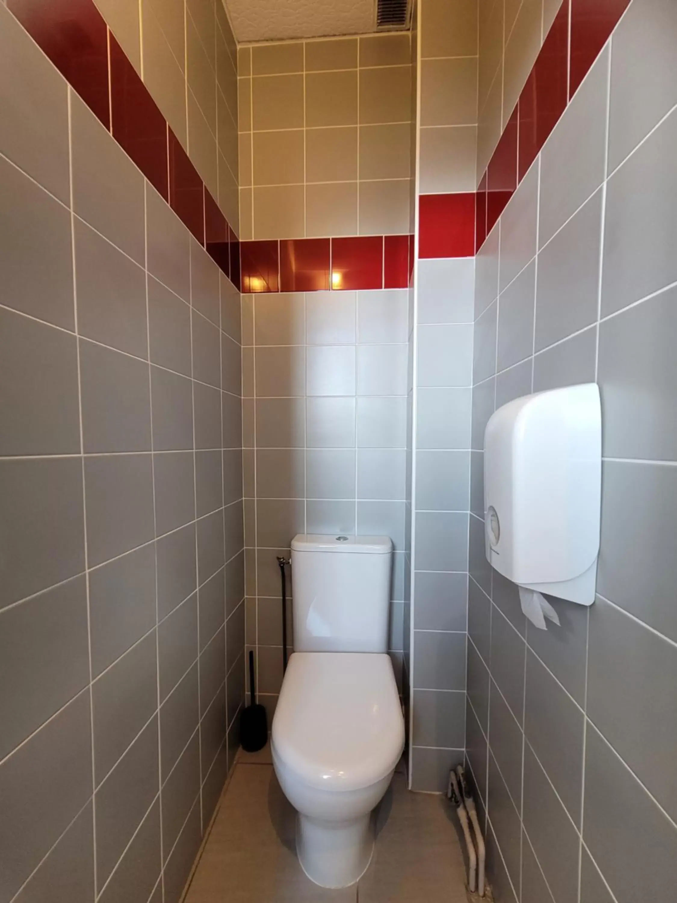 Toilet, Bathroom in Hotel Aragon