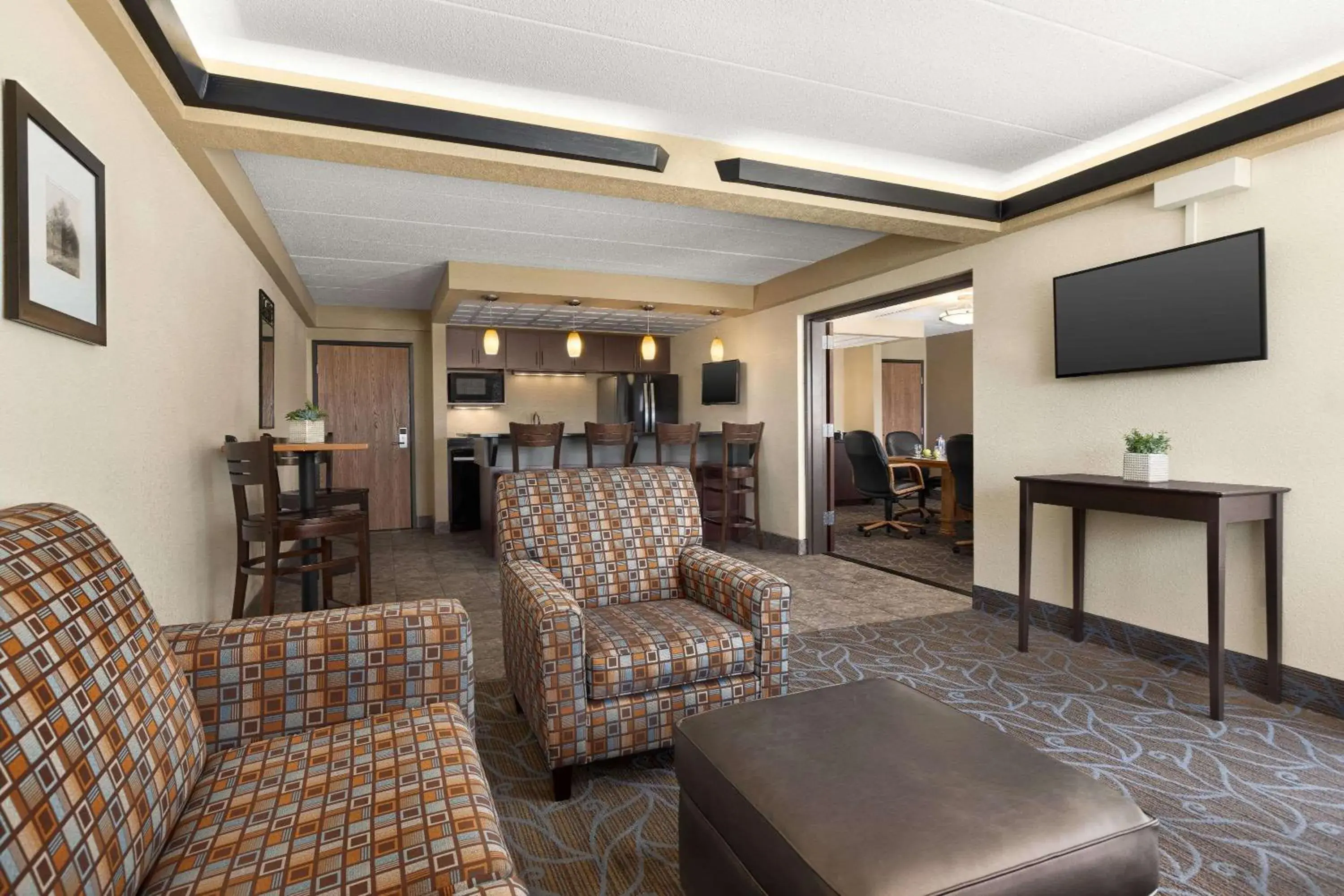 Lounge or bar, Seating Area in Baymont by Wyndham Owatonna