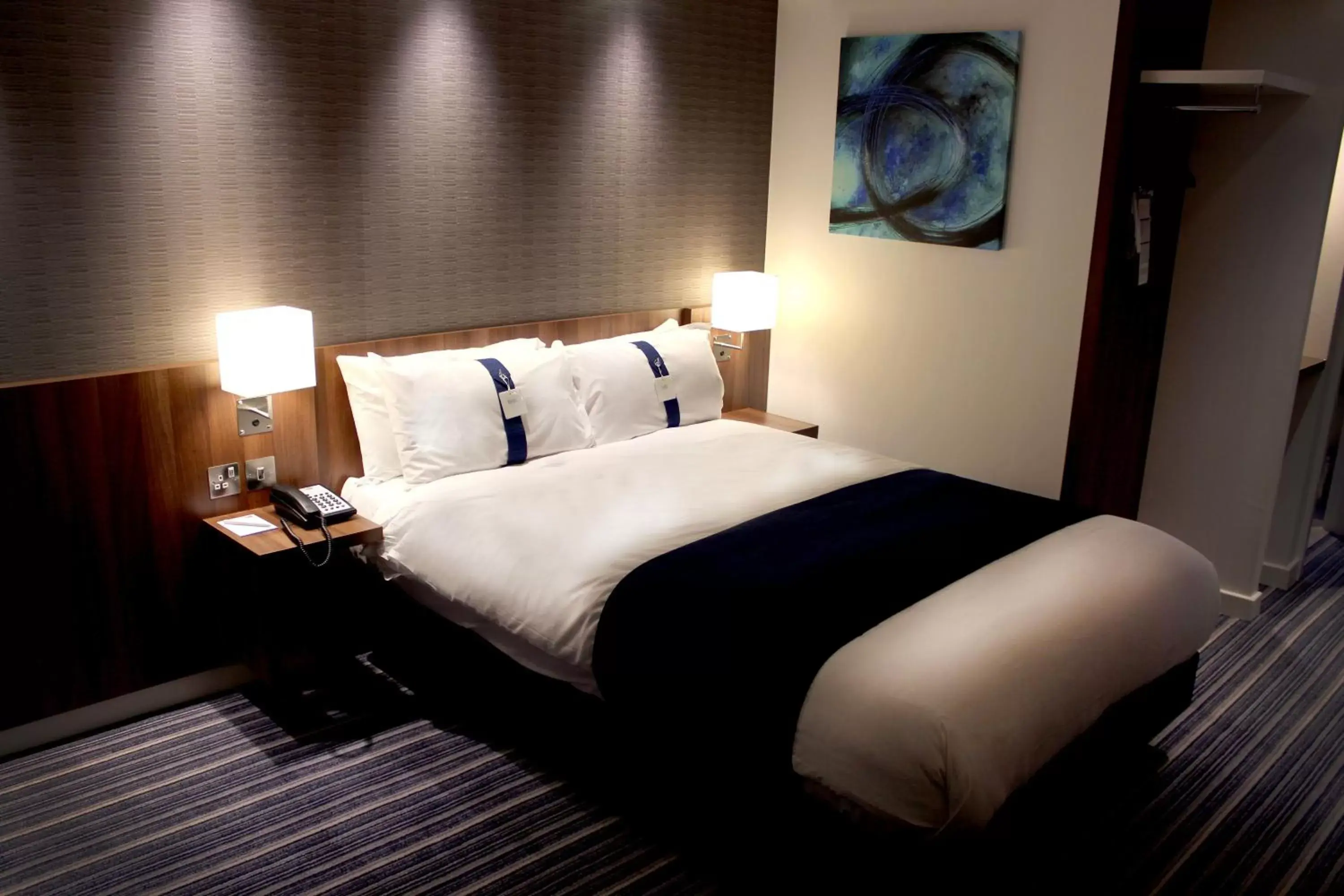 Photo of the whole room, Bed in Holiday Inn Express Wakefield by IHG Photo of the whole room, Bed in Holiday Inn Express Wakefield by IHG