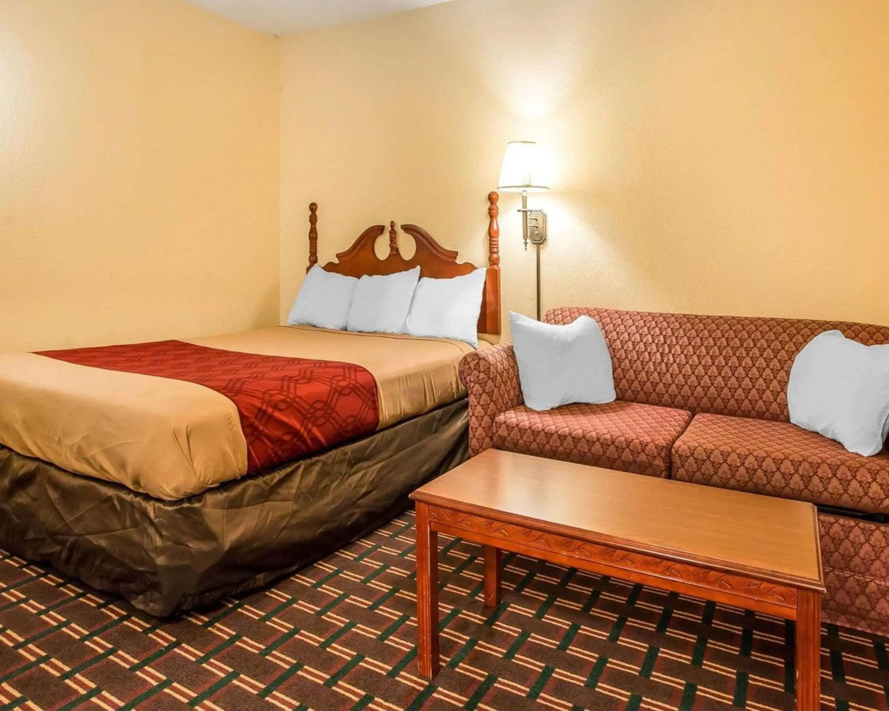 Photo of the whole room, Bed in Rodeway Inn