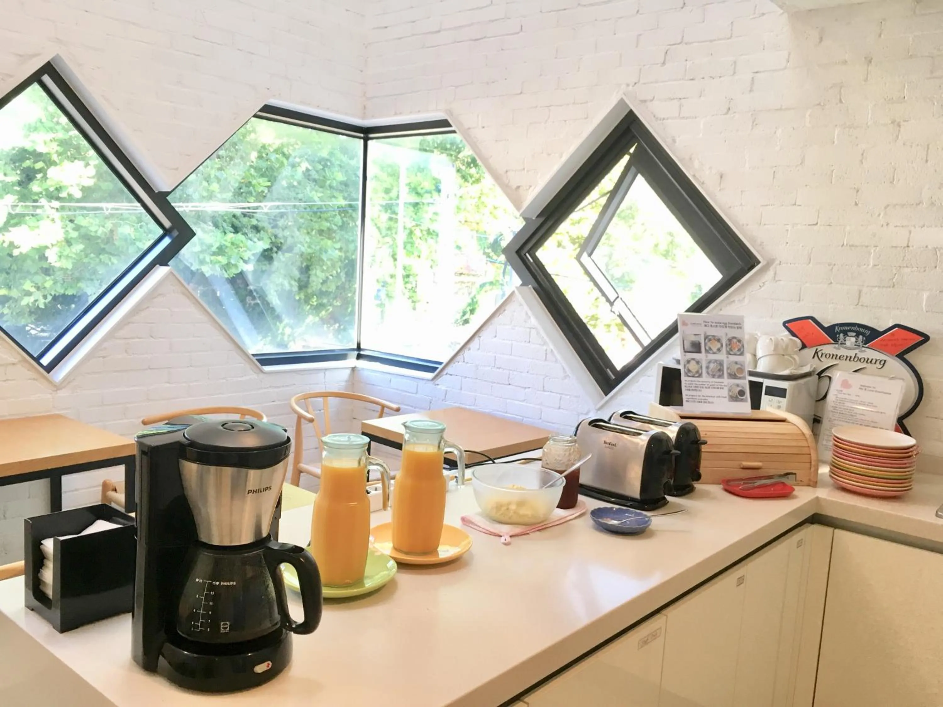 Coffee/tea facilities in Mir Guesthouse