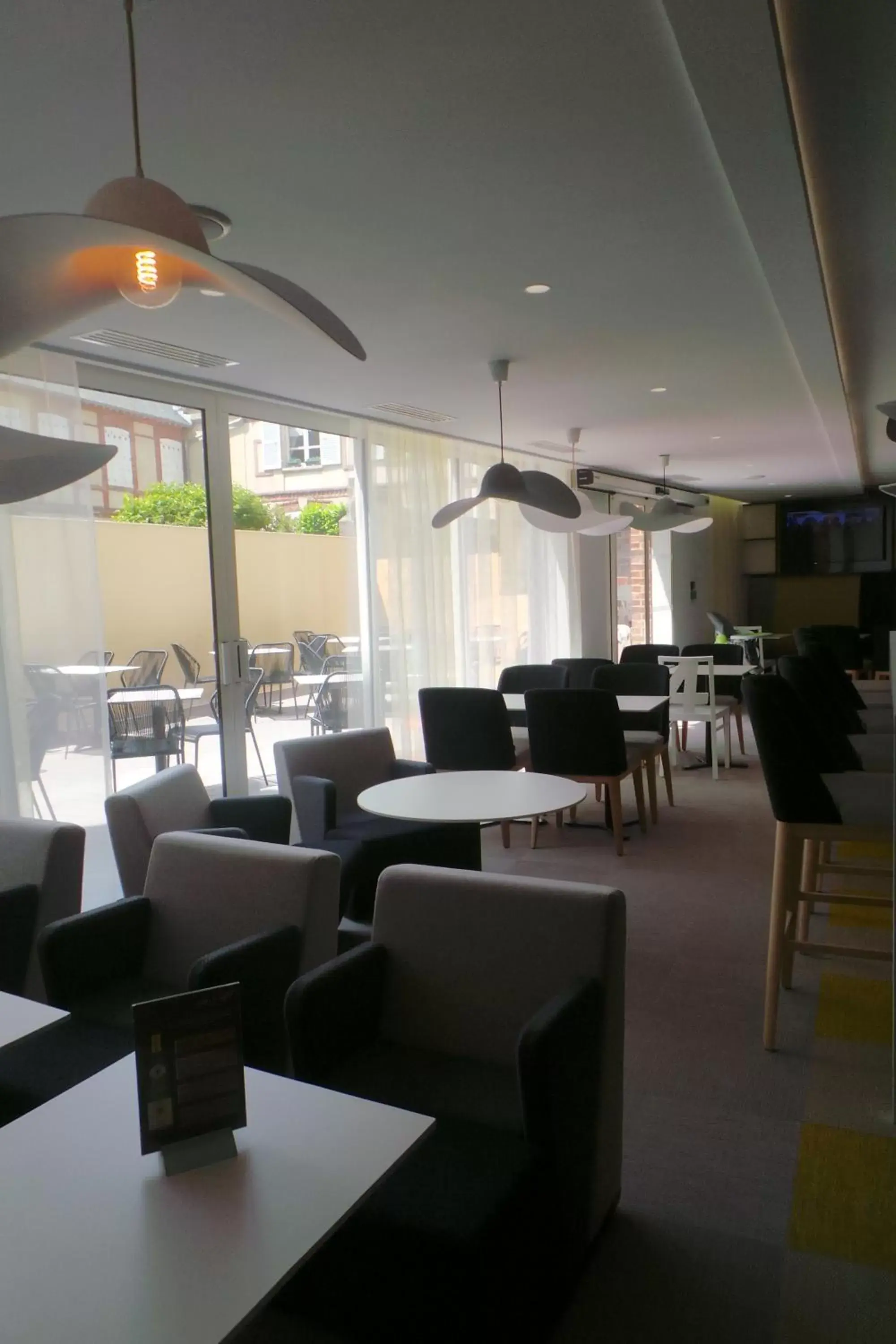 Lounge or bar, Lounge/Bar in ibis Styles Deauville Centre