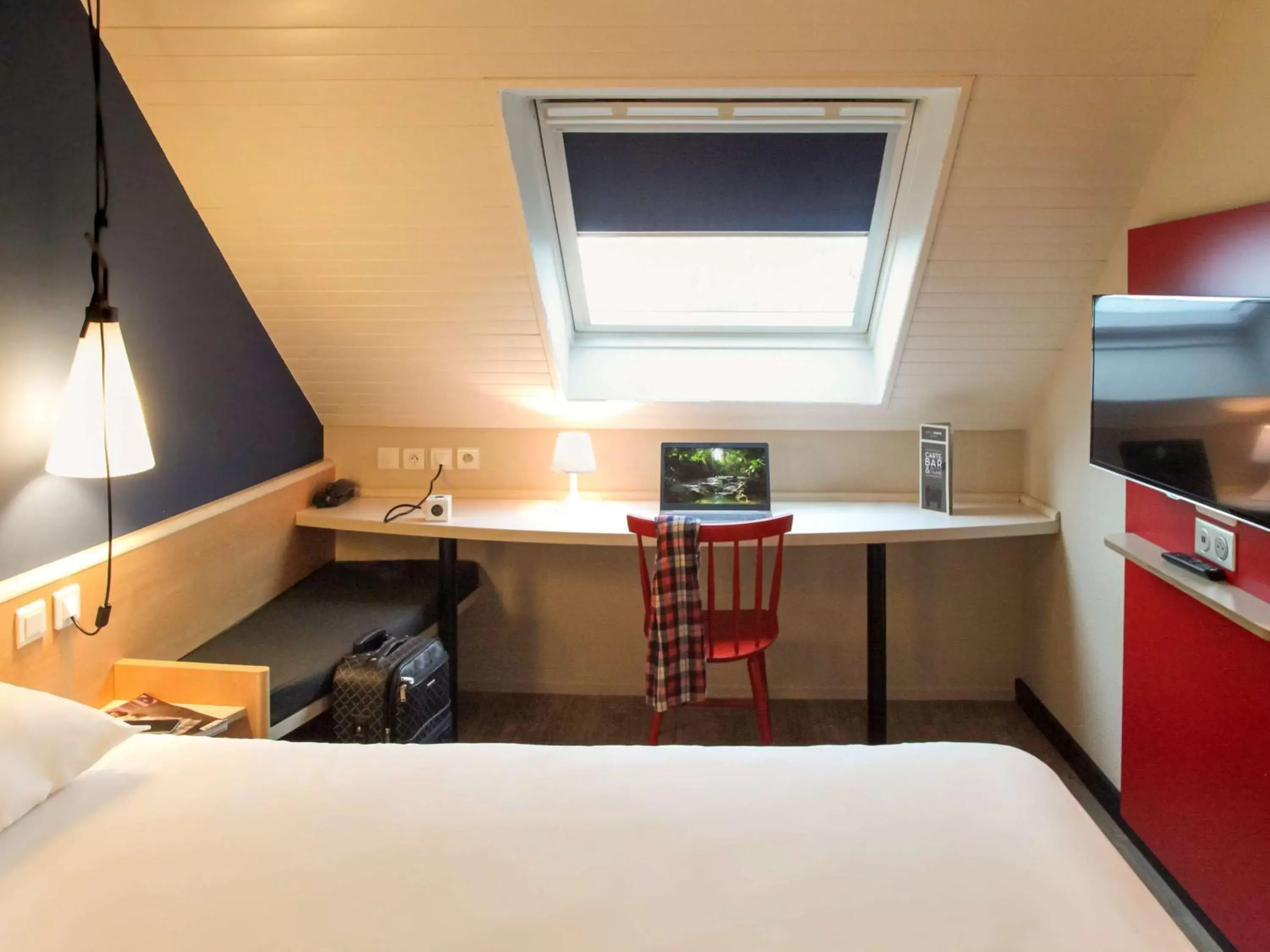 Photo of the whole room, Bed in ibis Brest Kergaradec