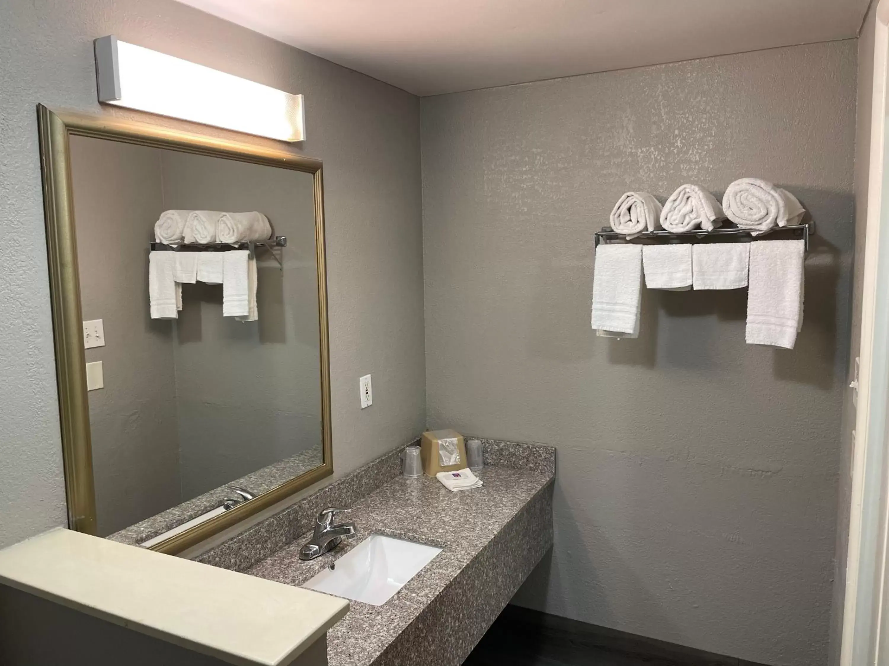 Bathroom in Motel 6 Birmingham, AL - Medical Center