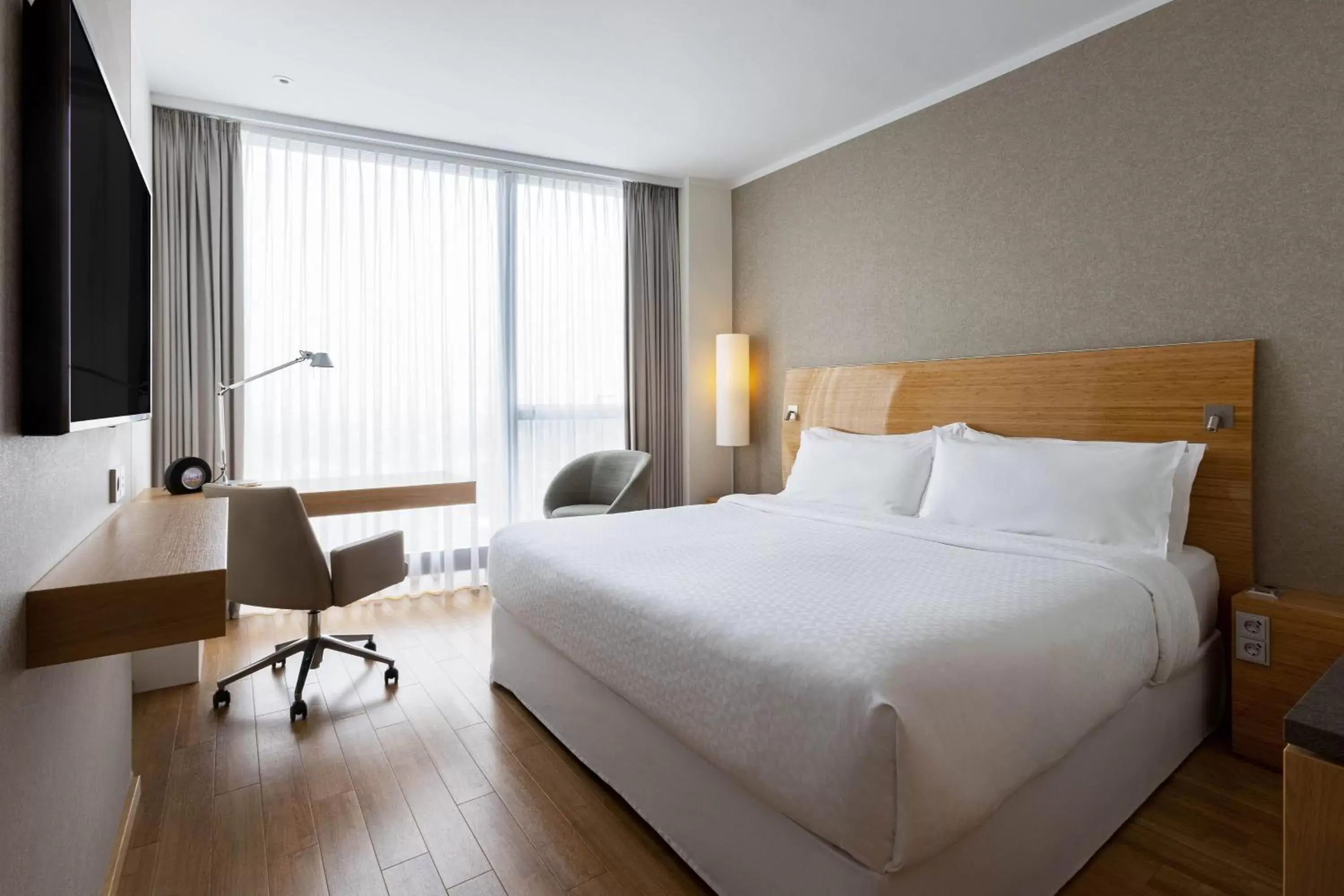 Photo of the whole room, Bed in Four Points by Sheraton Panoramahaus Dornbirn