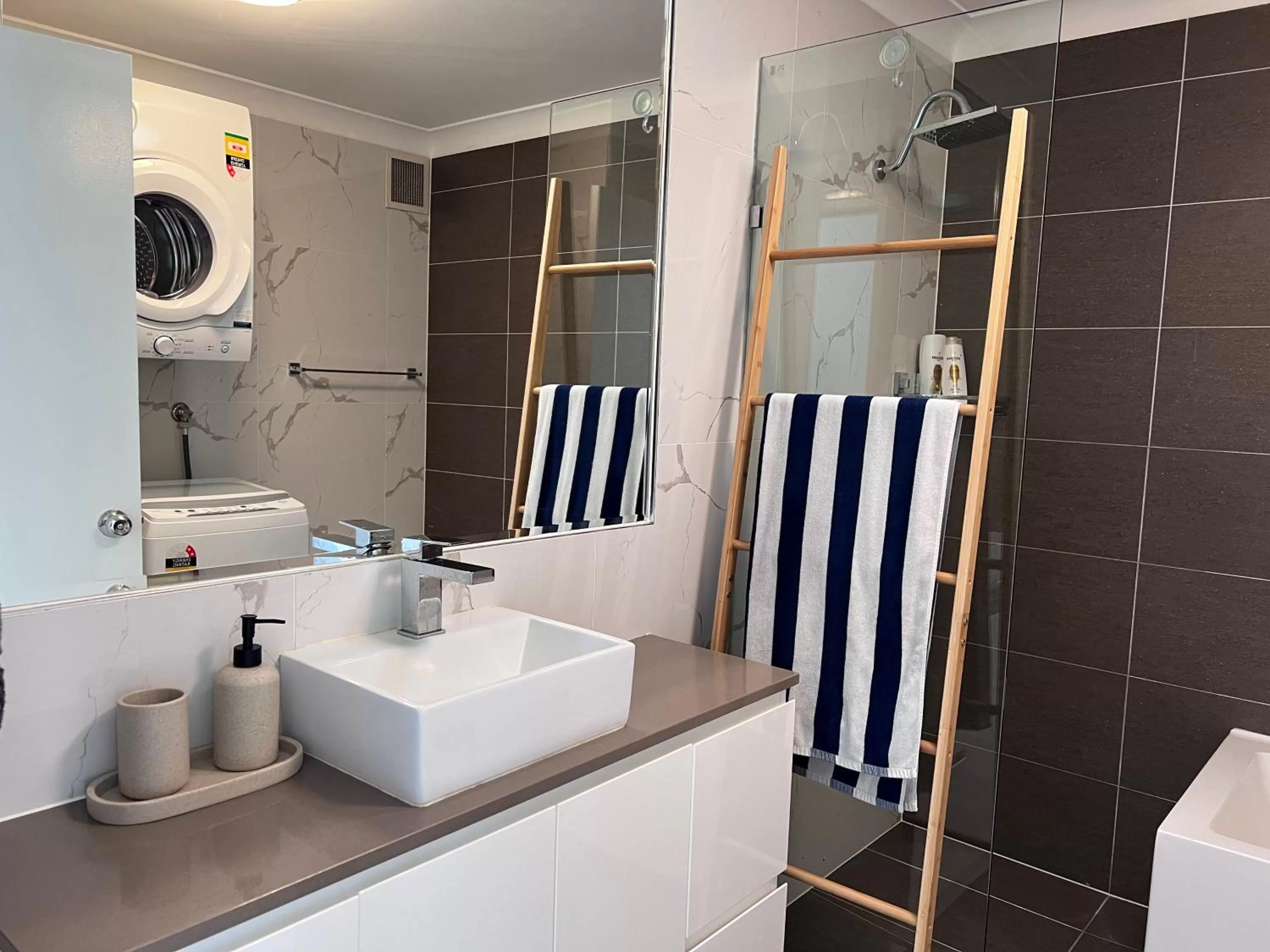 Bathroom in Surfers Del Rey