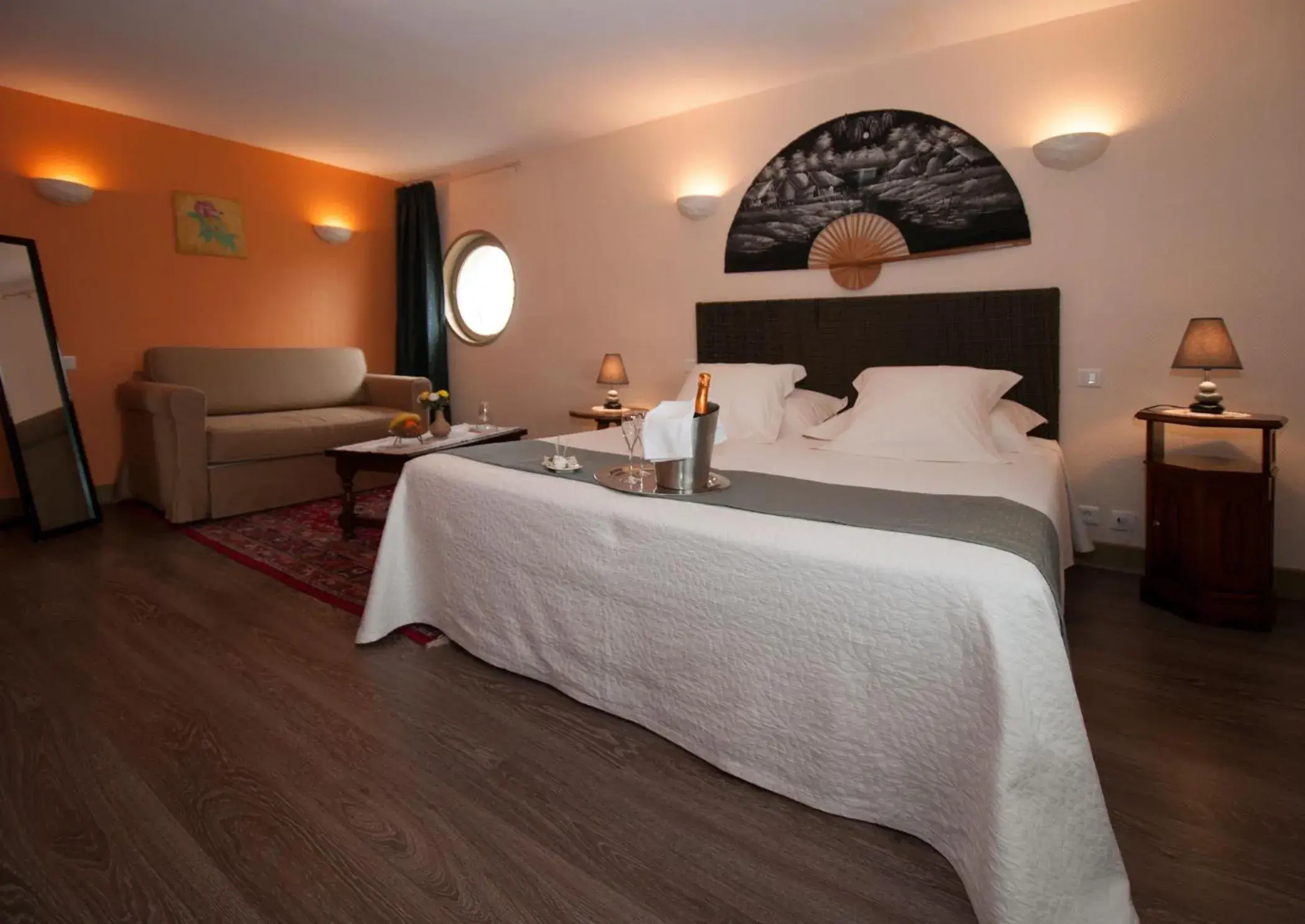 Deluxe Double or Twin Room in Logis Hôtel Restaurant Le Coq Hardi Deluxe Double or Twin Room in Logis Hôtel Restaurant Le Coq Hardi