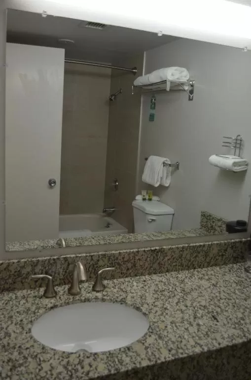 Bathroom in Shilo Inns Suites The Dalles