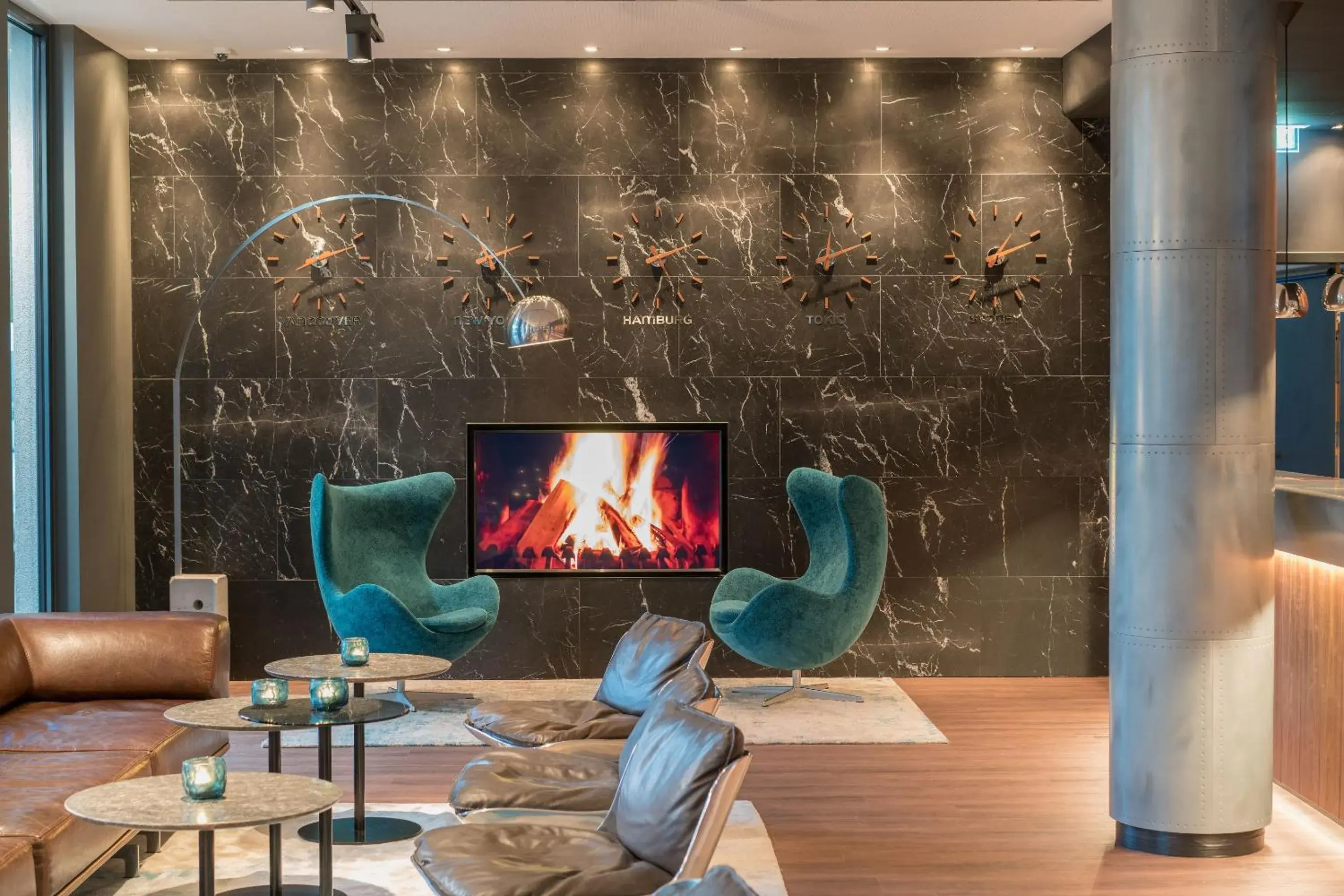 Lounge or bar, Seating Area in Motel One Hamburg Airport
