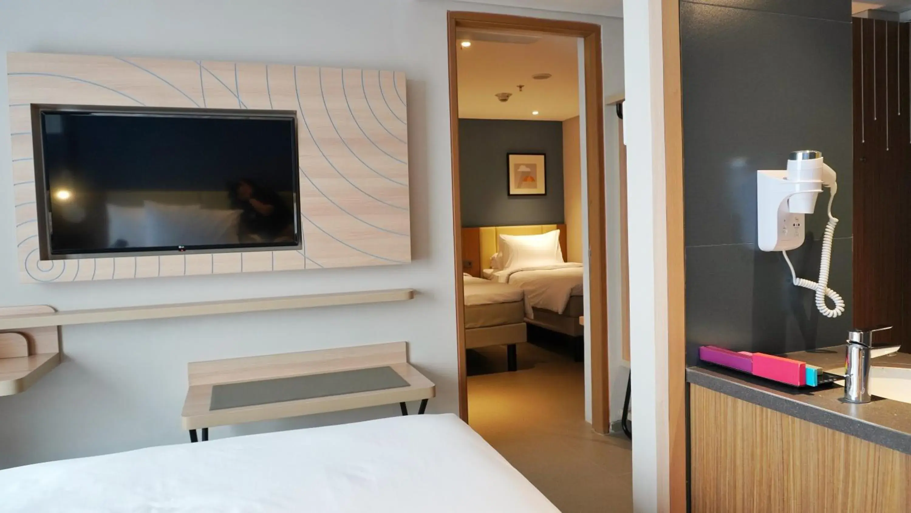 Bedroom, TV/Entertainment Center in ibis Styles Bogor Pajajaran